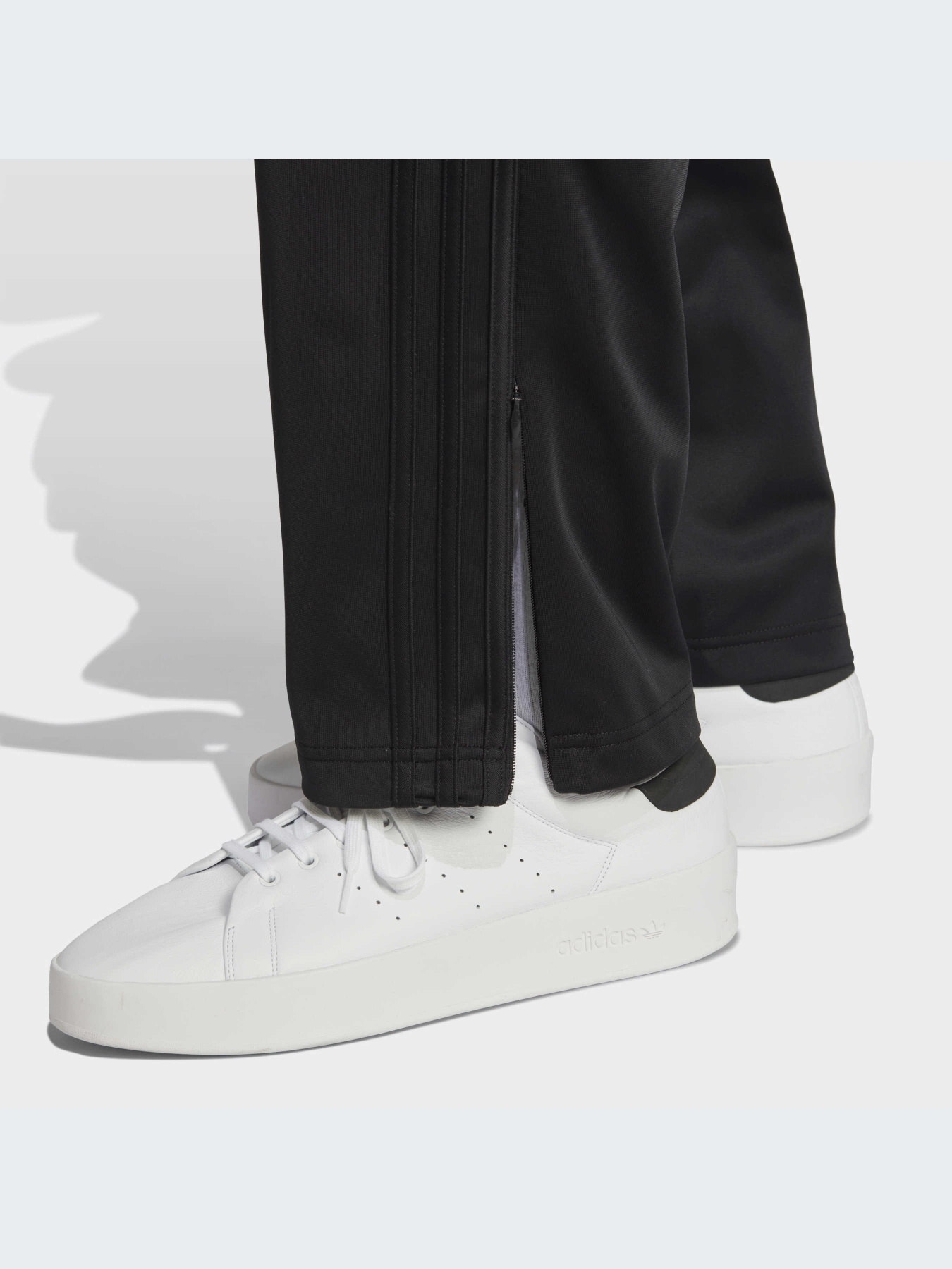 Брюки повседневные Adidas модель IA2432 Фото