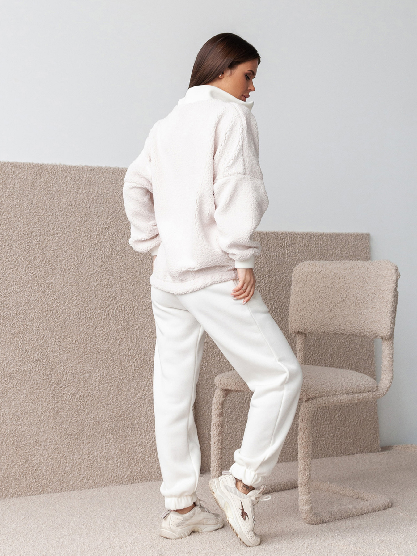 Повседневный костюм ISSA Plus модель 14373_молочный Фото