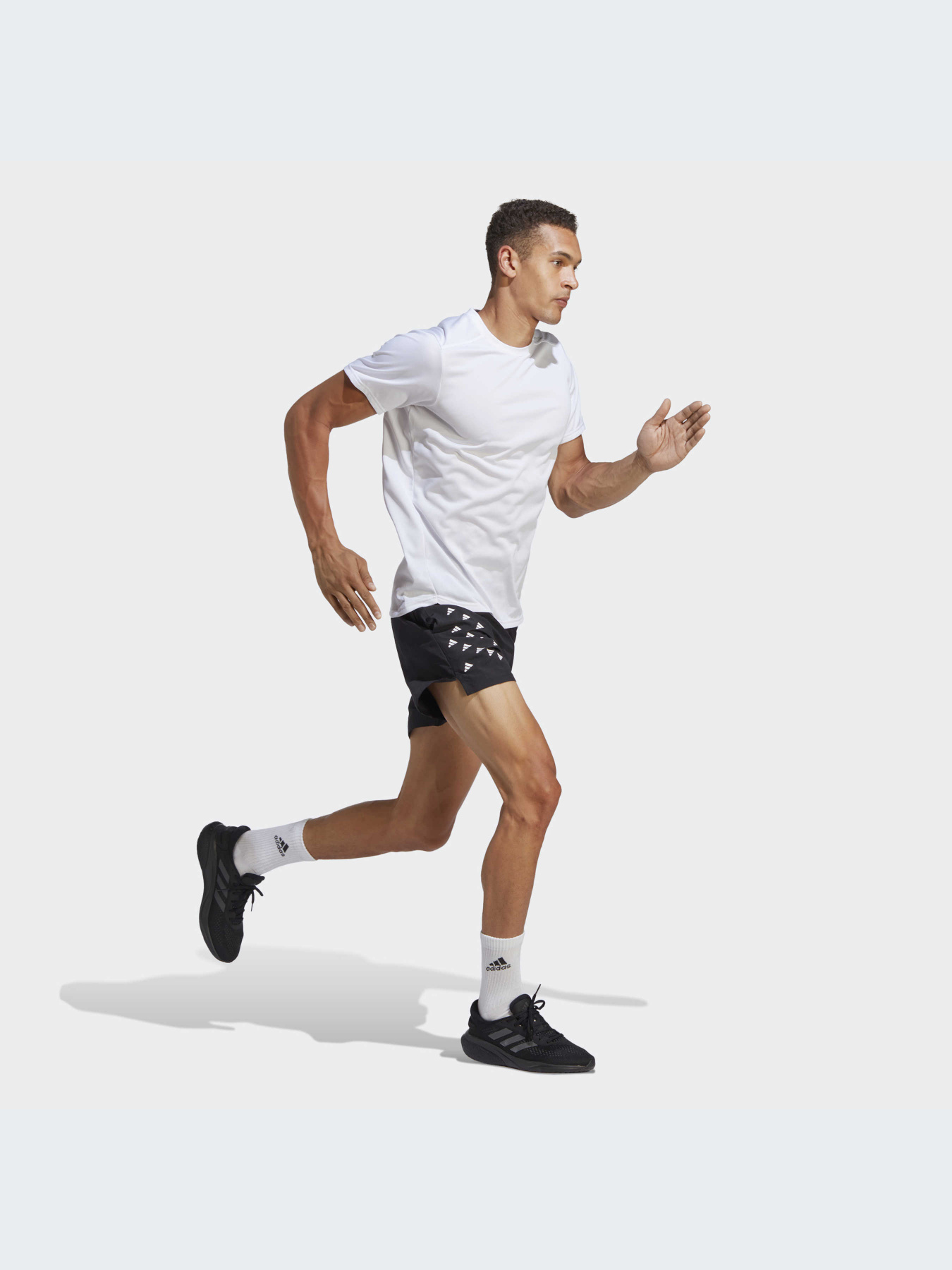 Шорты спортивные Adidas Graphics модель HR6625 Фото