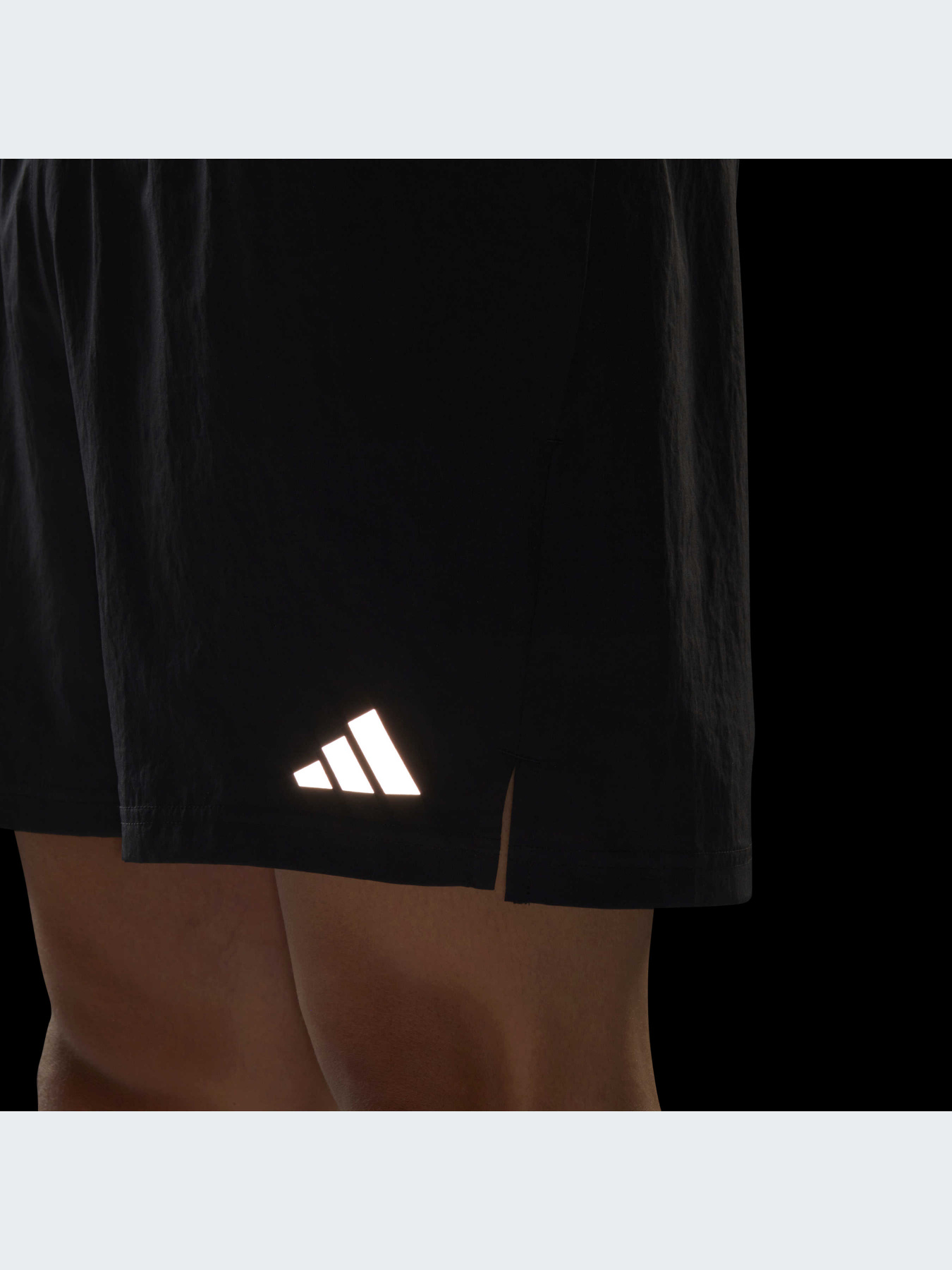 Шорты спортивные Adidas Graphics модель HR6625 Фото