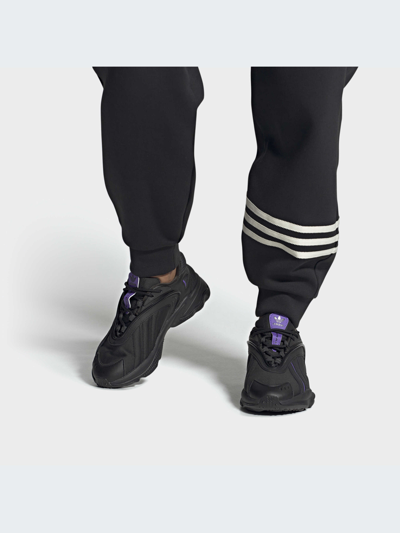 Кроссовки Adidas Ozweego модель HQ4473 Фото