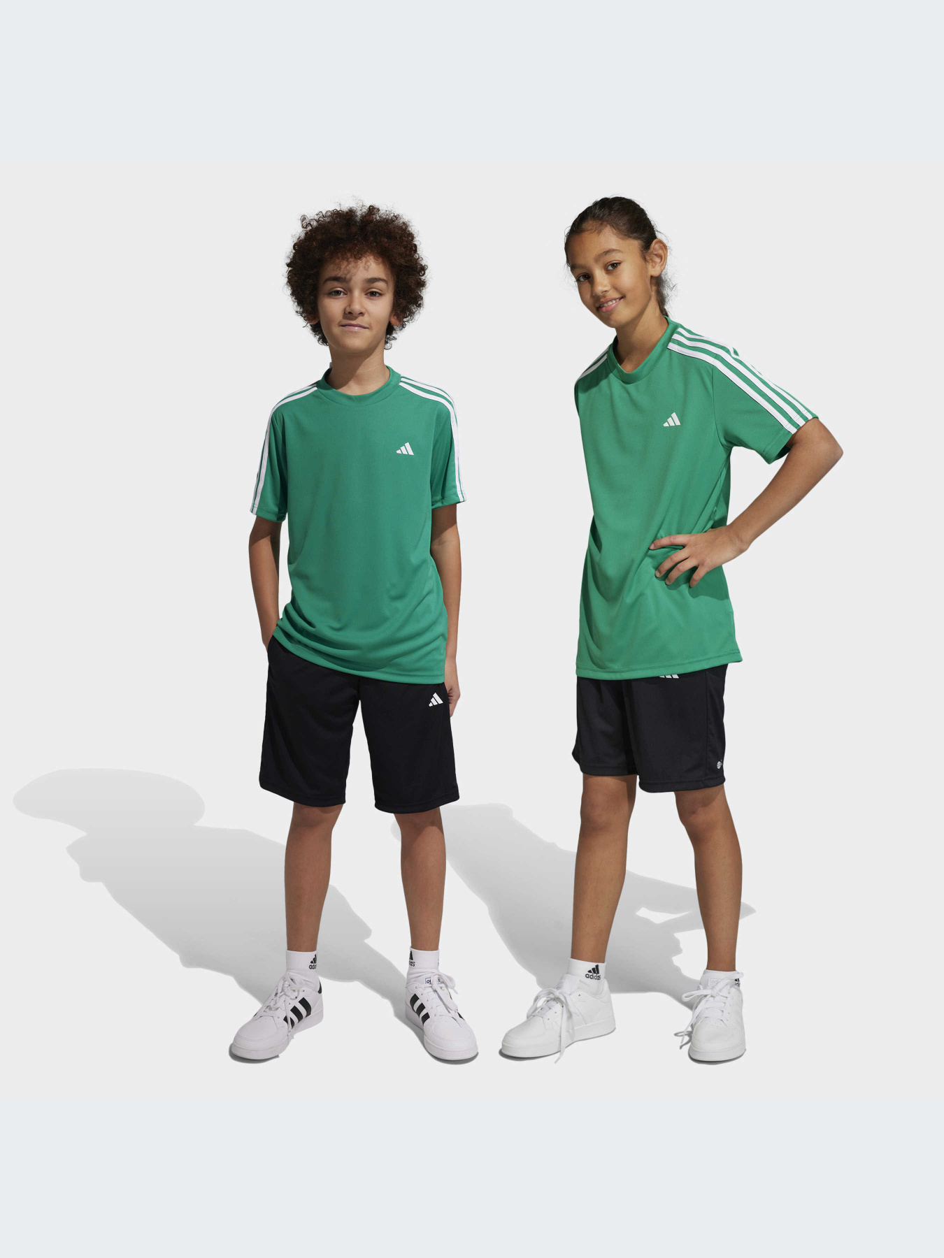 Спортивний комплект Adidas 3 Stripes модель IC5671 Спортивний комплект Adidas 3 Stripes модель IC5671 Фото