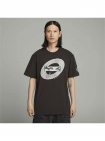 Спортивная футболка PUMA x P.a.m. Graphic Tee модель 622678 Спортивная футболка PUMA x P.a.m. Graphic Tee модель 622678 Фото