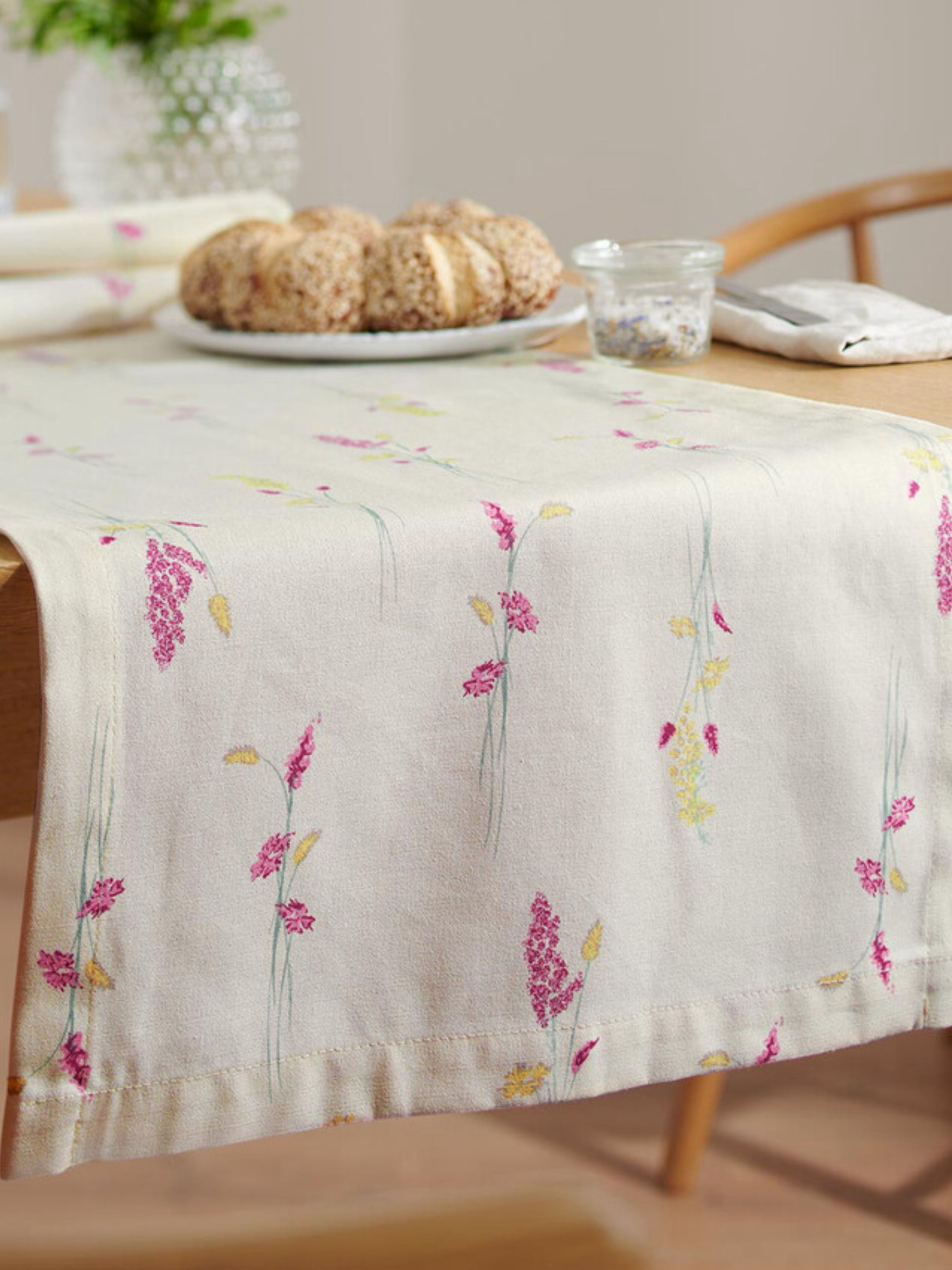 Ранер бежевый в цветочек Tchibo модель A40010024 Фото