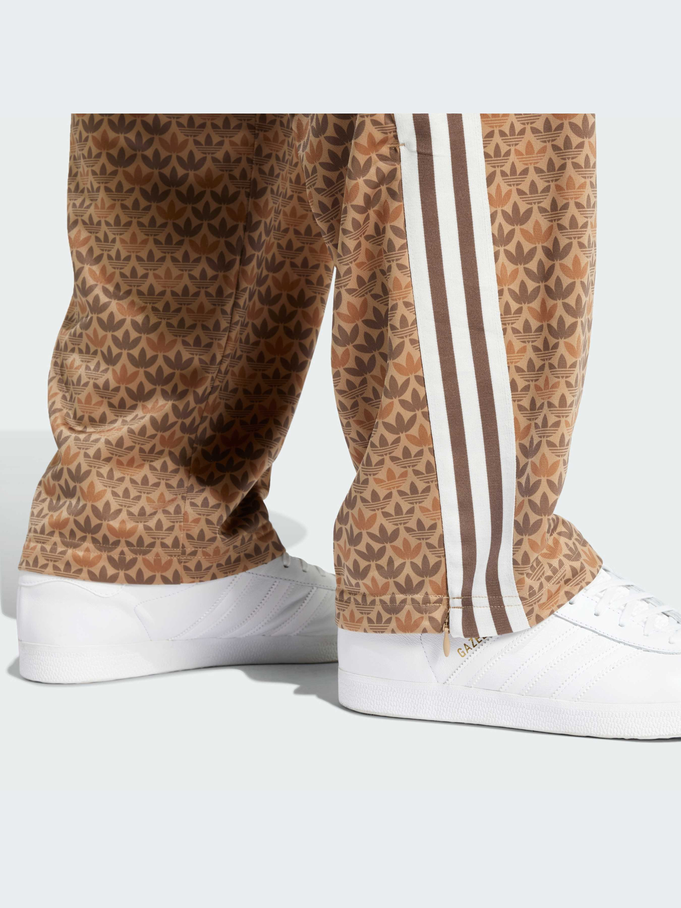 Штани повсякденні Adidas Graphics модель IS2922 Фото