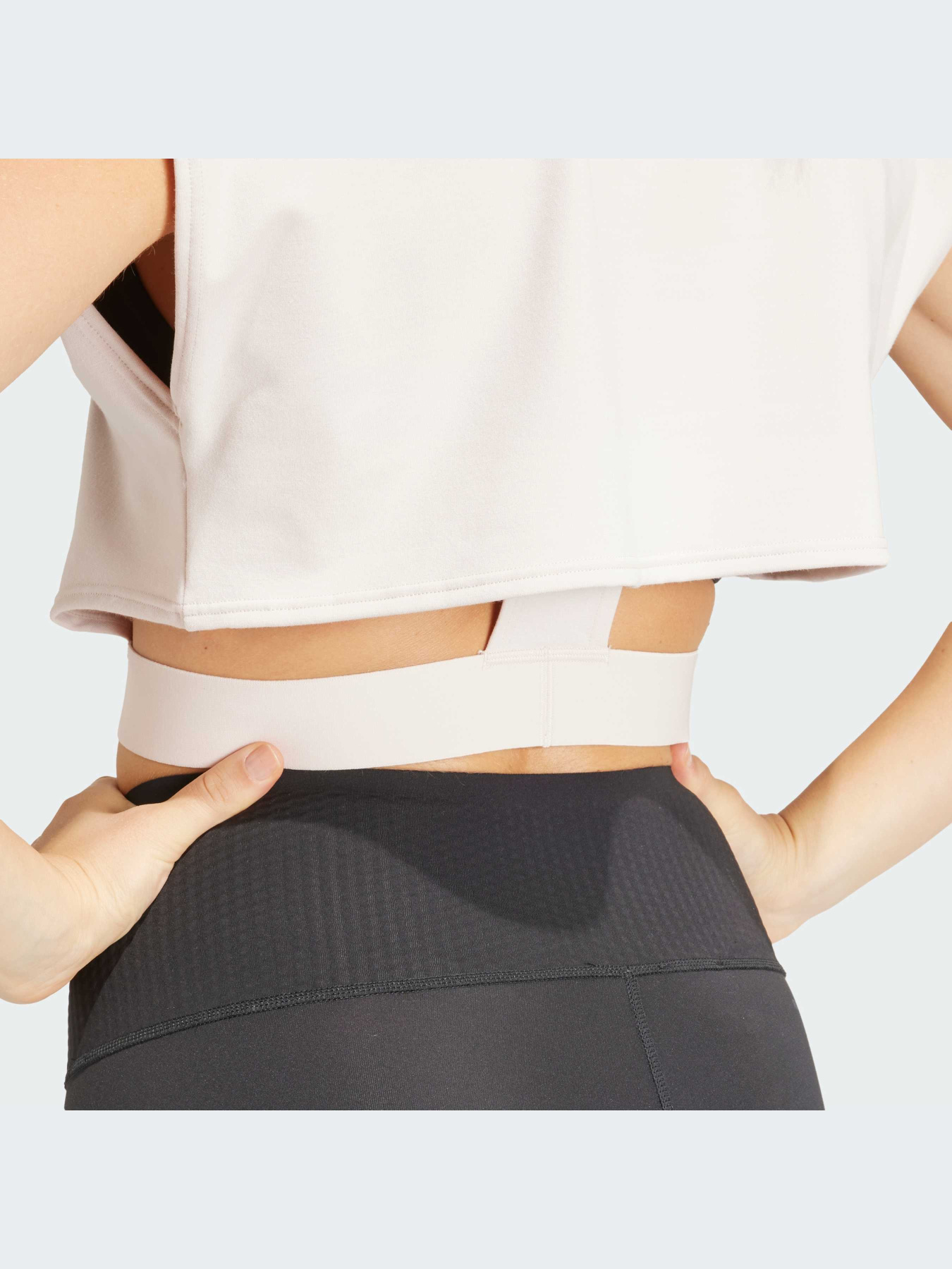 Топ спортивный Adidas модель IT6751 Фото