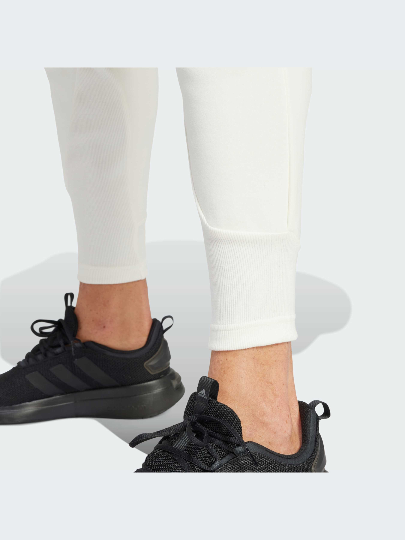 Спортивні штани Adidas ZNE модель IN1912 Фото