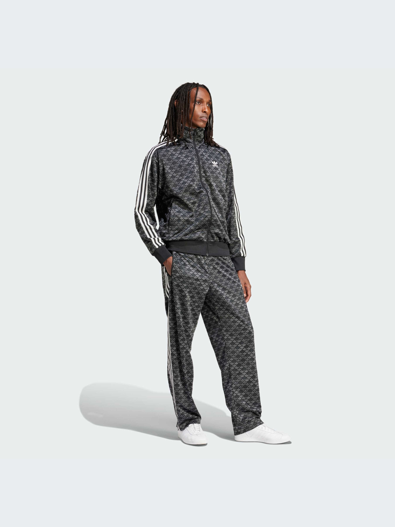 Повседневные штаны Adidas Graphics модель IS0220 Повседневные штаны Adidas Graphics модель IS0220 Фото