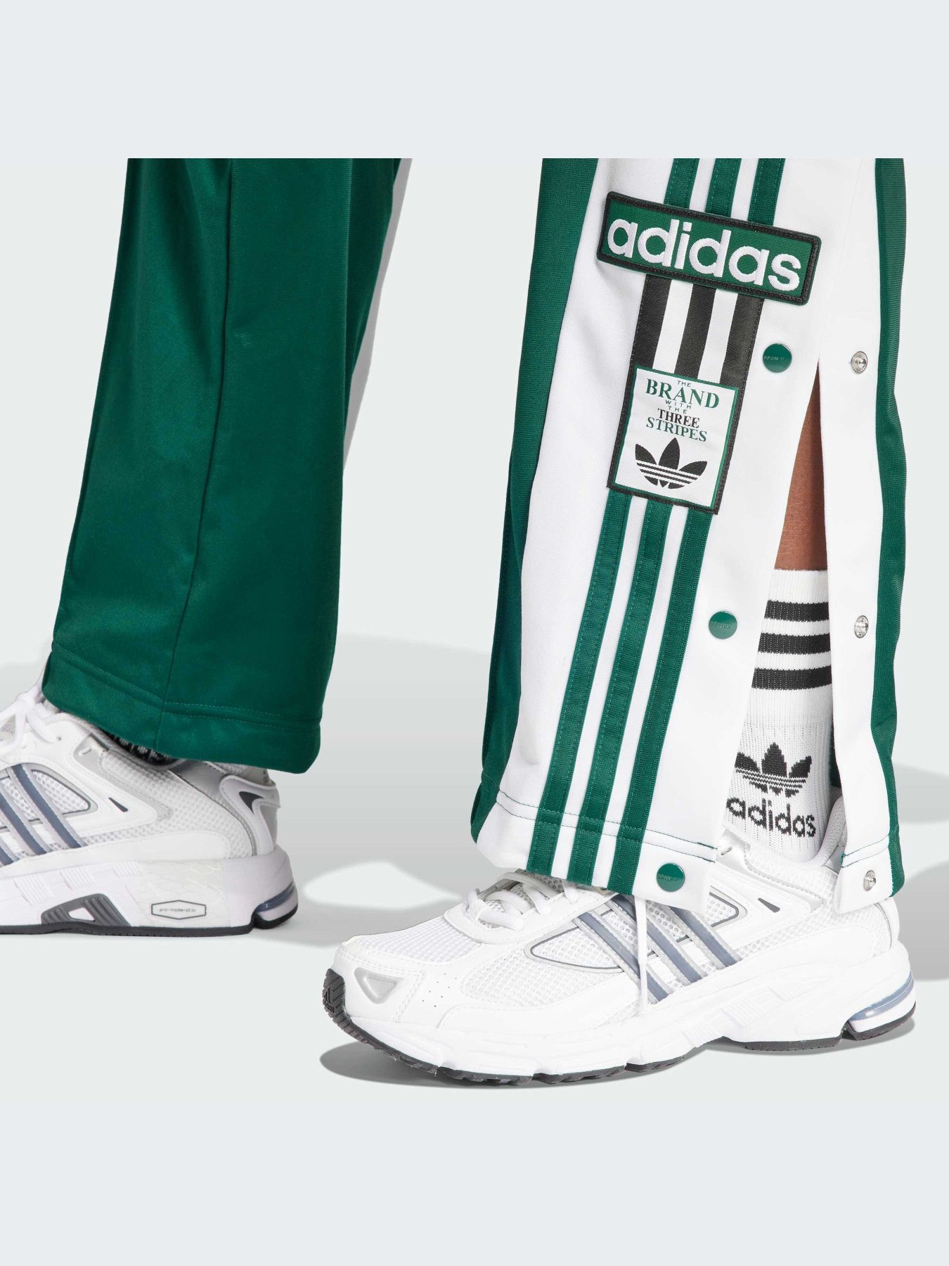 Брюки повседневные Adidas Adicolor модель IP0623 Фото