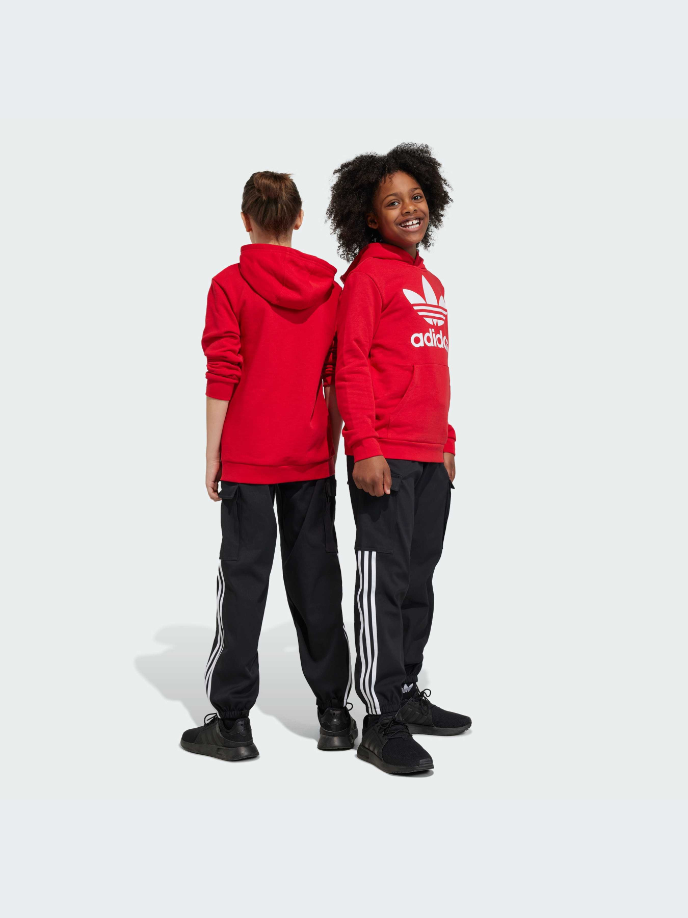 Карго Adidas Adicolor модель IL1846 Карго Adidas Adicolor модель IL1846 Фото