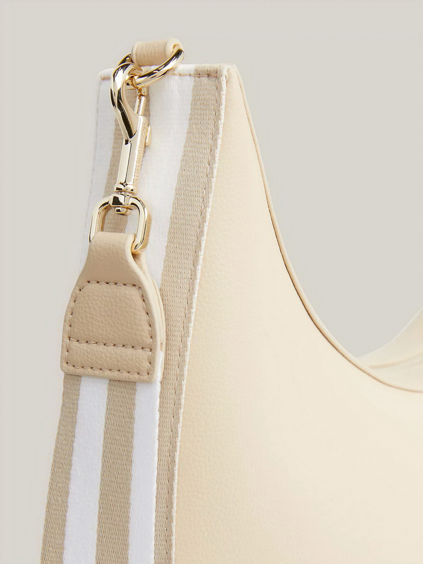 Сумки Tommy Hilfiger модель AW0AW15723-AES Фото