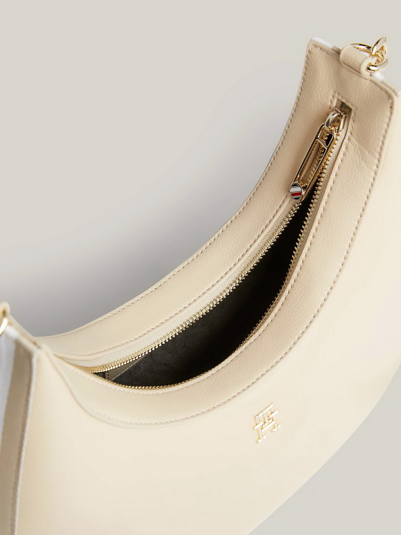 Сумки Tommy Hilfiger модель AW0AW15723-AES Фото