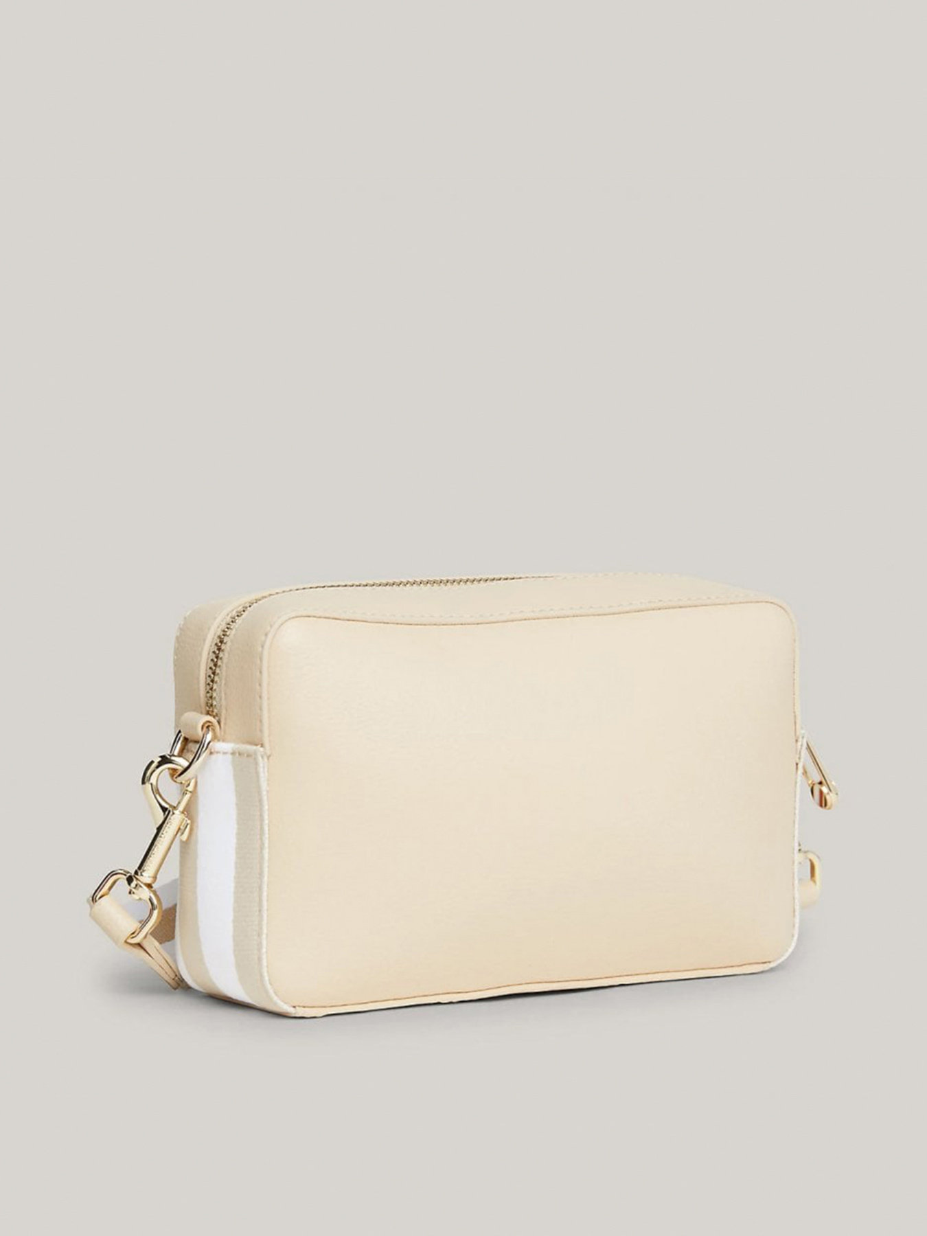 Сумки Tommy Hilfiger модель AW0AW15724-AES Сумки Tommy Hilfiger модель AW0AW15724-AES Фото