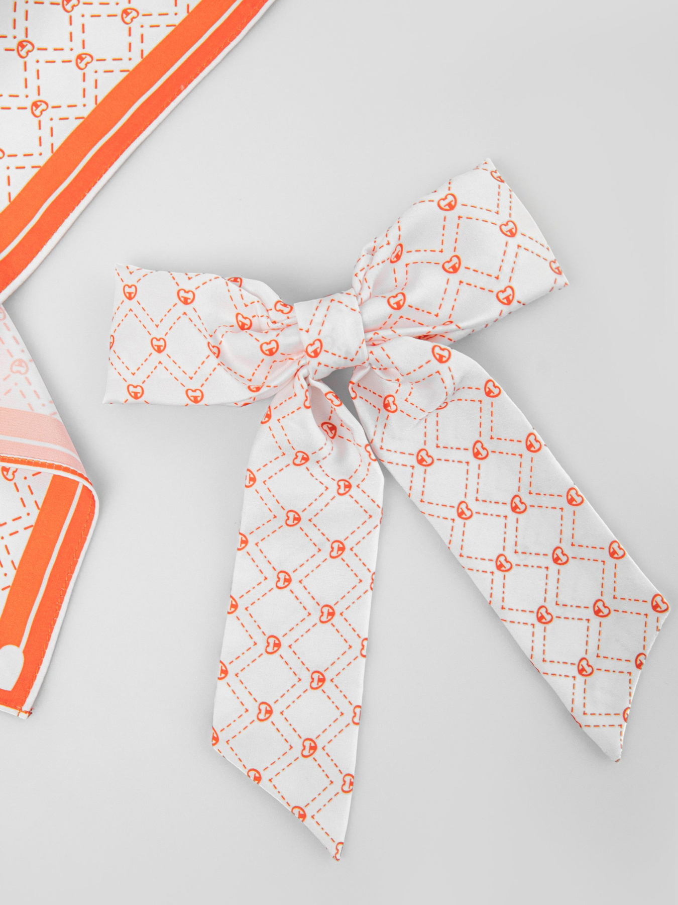 Заколка молочний шовковий бант Gepur модель 46093 Фото