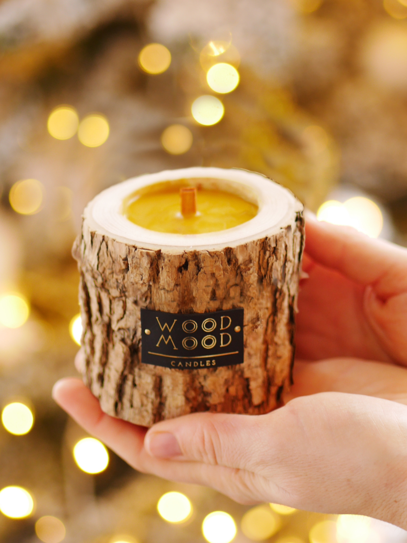 Компактная подарочная свеча в дереве с фактурной корой WOOD MOOD модель 1112300000 Фото