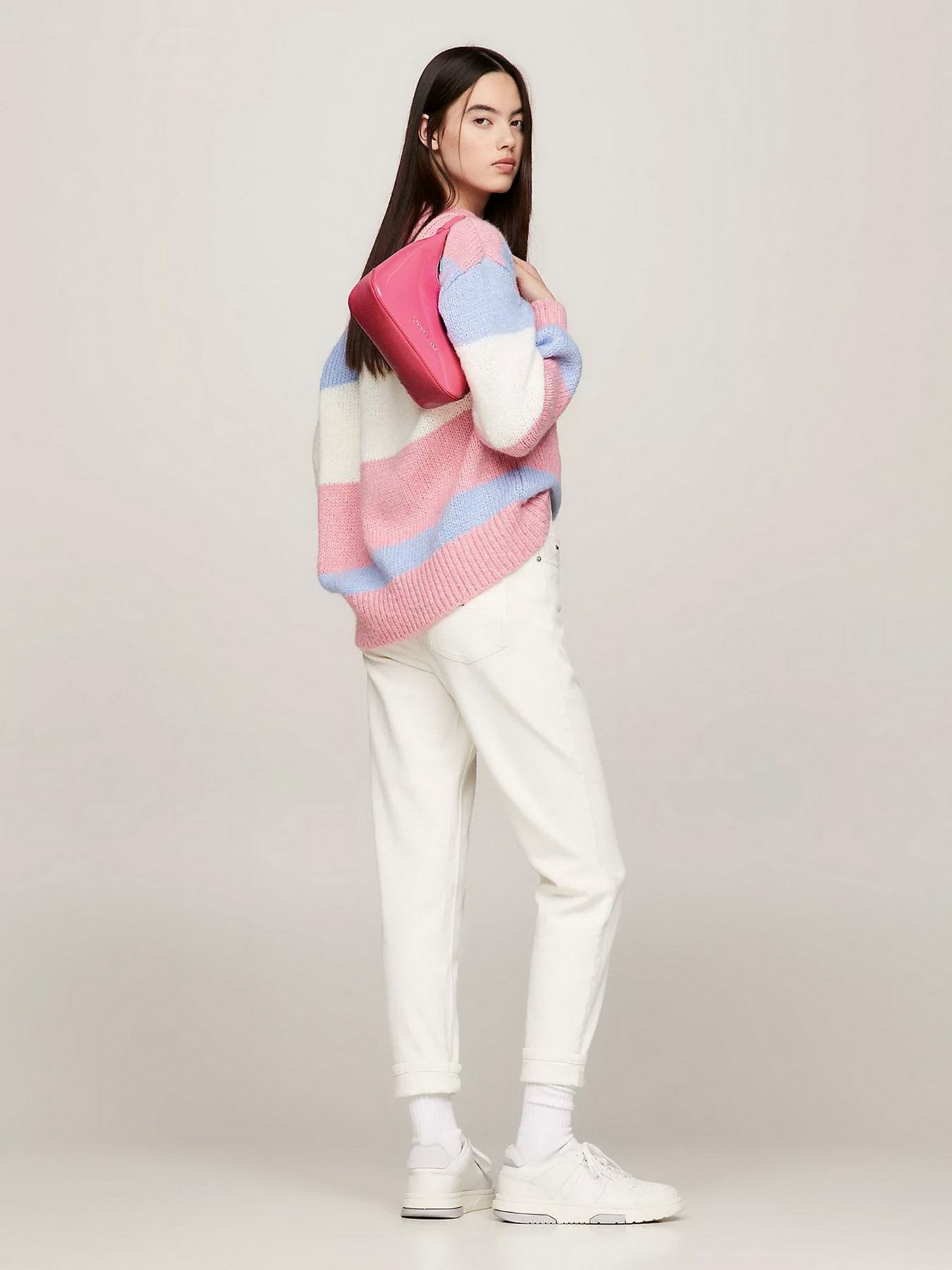 Сумки Tommy Hilfiger модель AW0AW16136-THW Сумки Tommy Hilfiger модель AW0AW16136-THW Фото