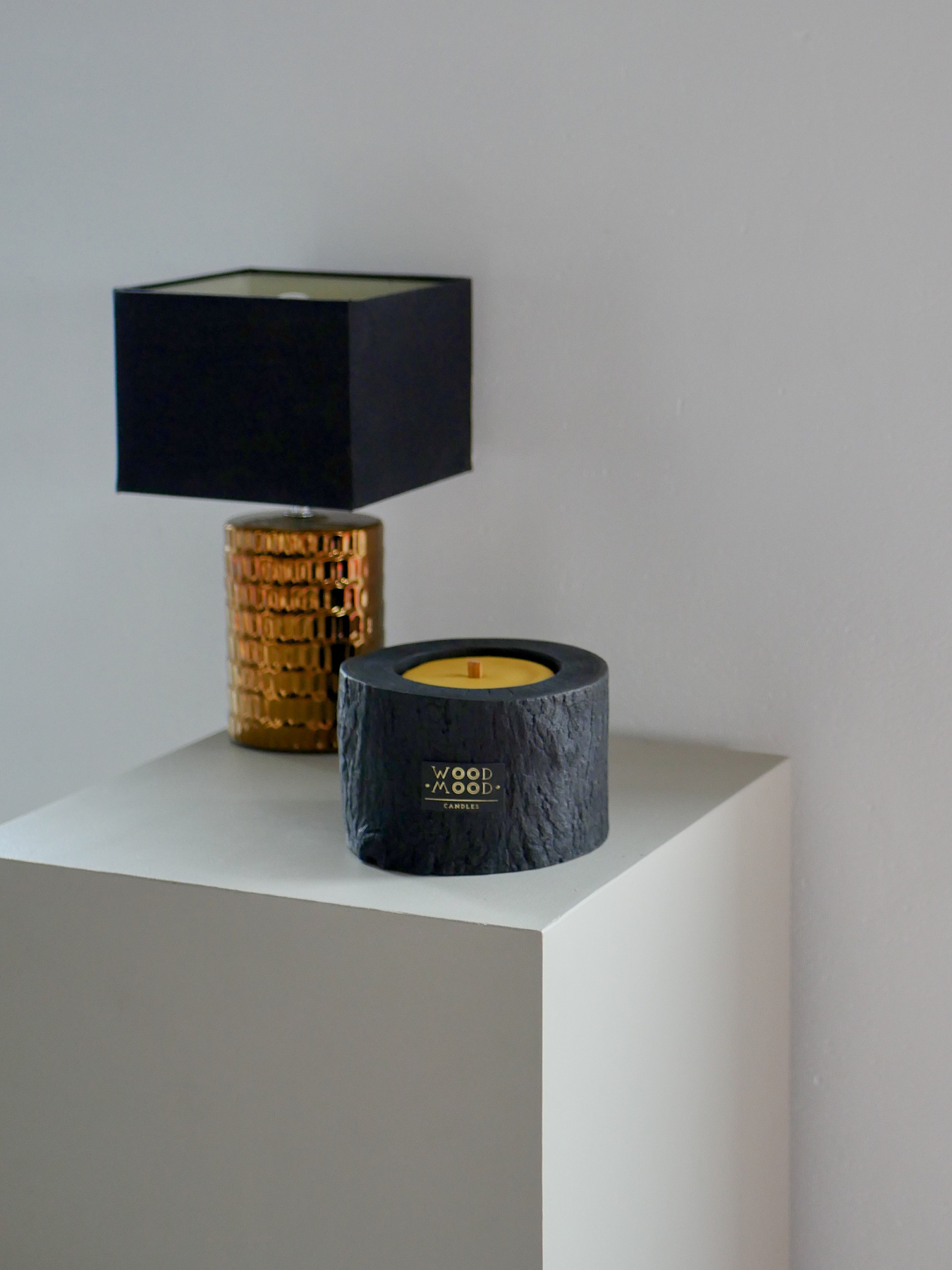 Широкая черная свеча в дереве WOOD MOOD модель 1882100000 Фото