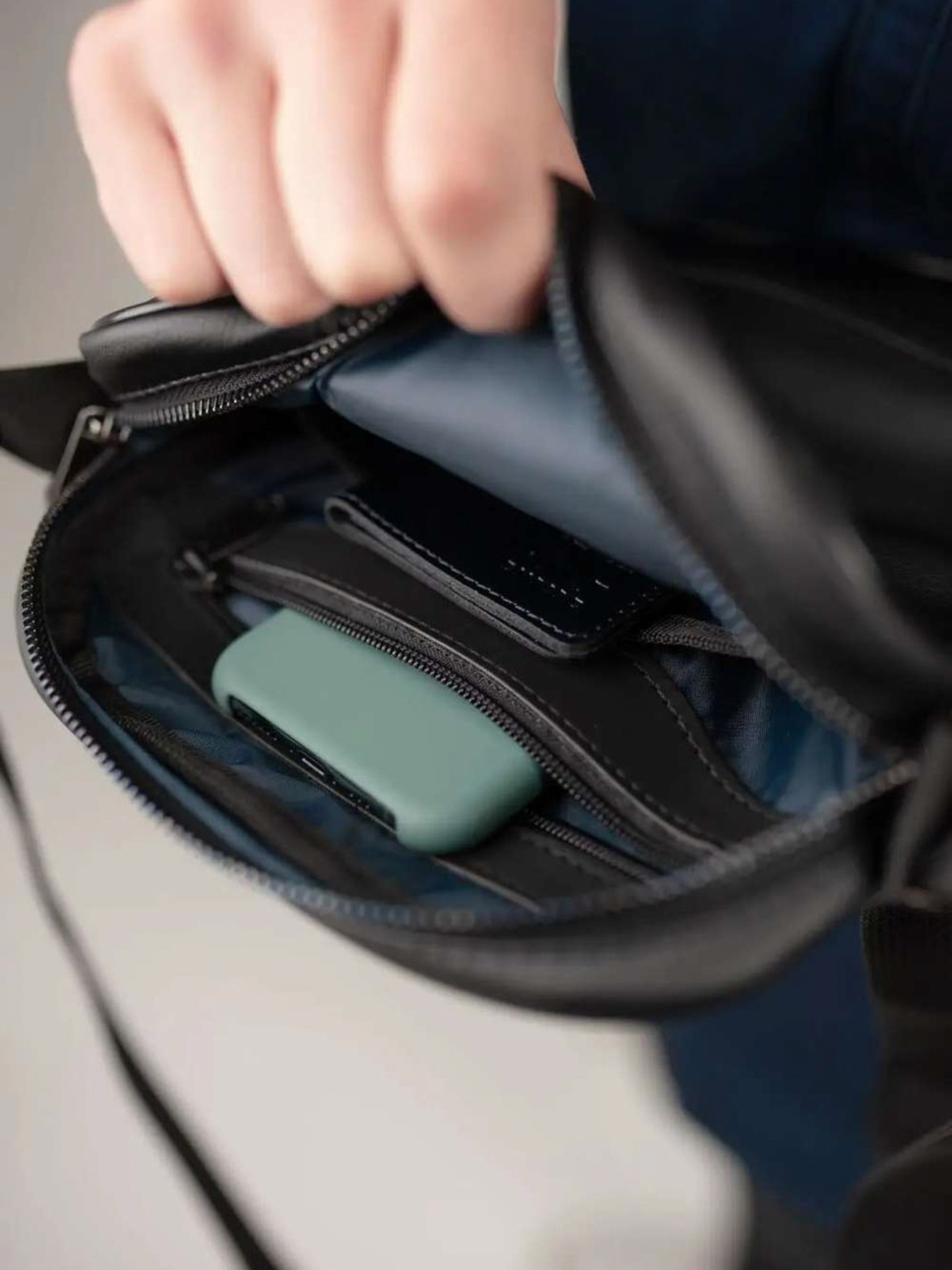 Мессенджер Without модель 8015530 Фото