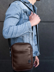 Мессенджер Without модель 8015537 Мессенджер Without модель 8015537 Фото