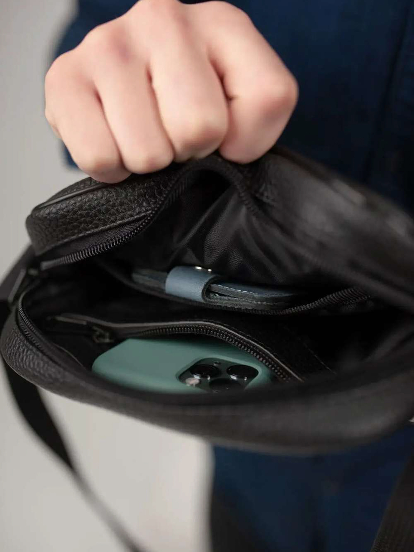 Мессенджер Without модель 8015544 Фото