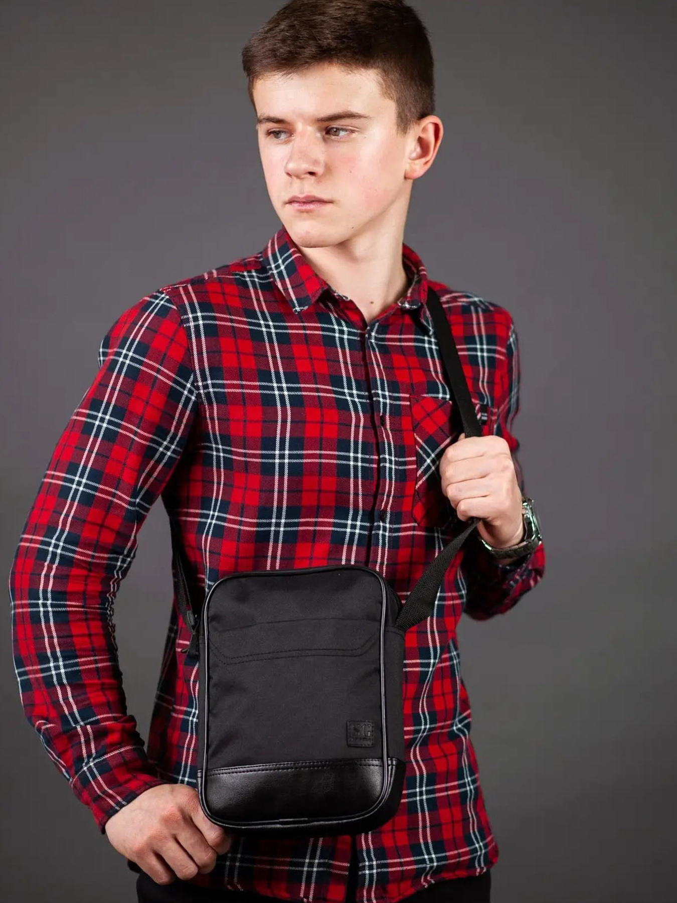 Мессенджер Without модель 8015545 Мессенджер Without модель 8015545 Фото