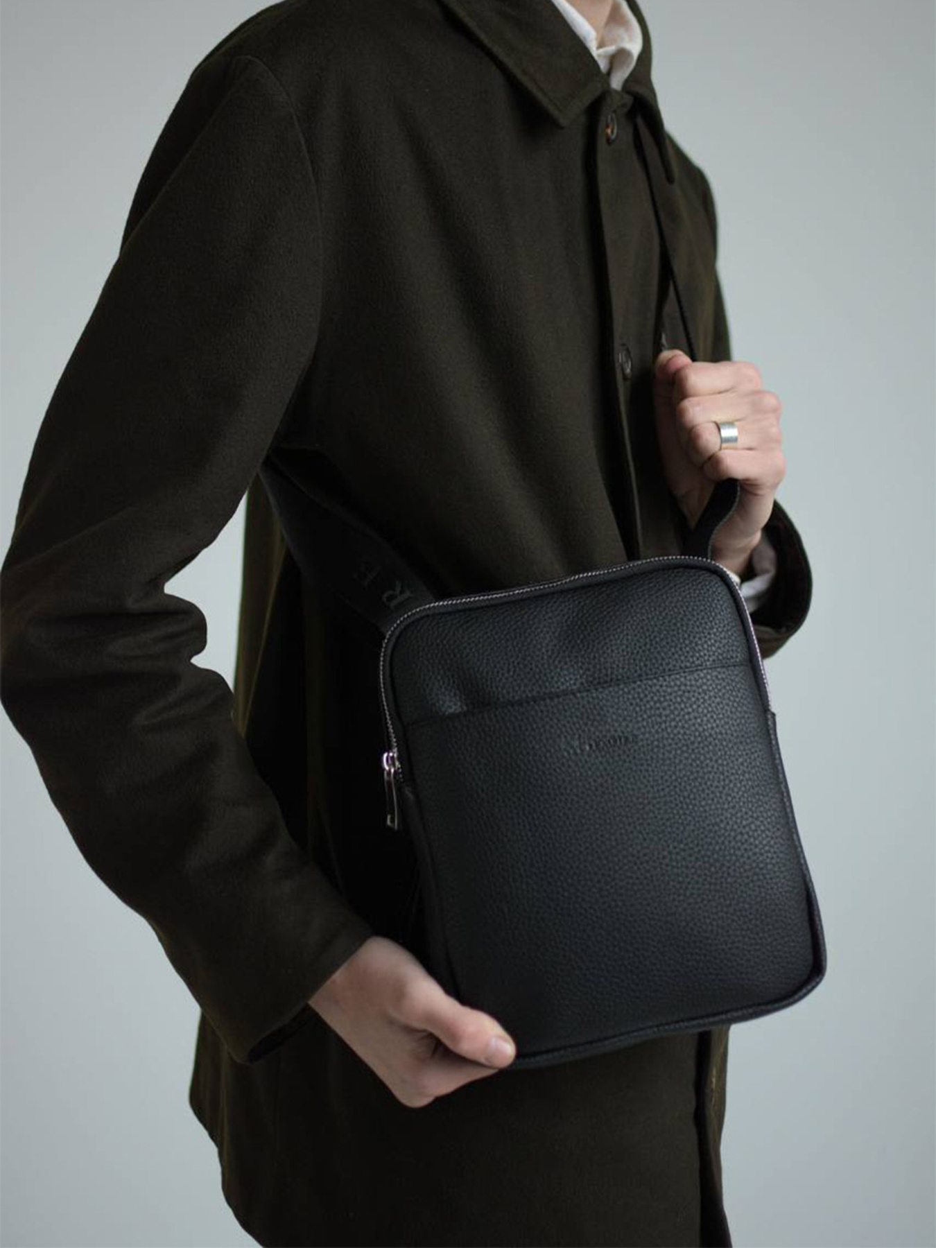 Мессенджер Without модель 8015633 Фото