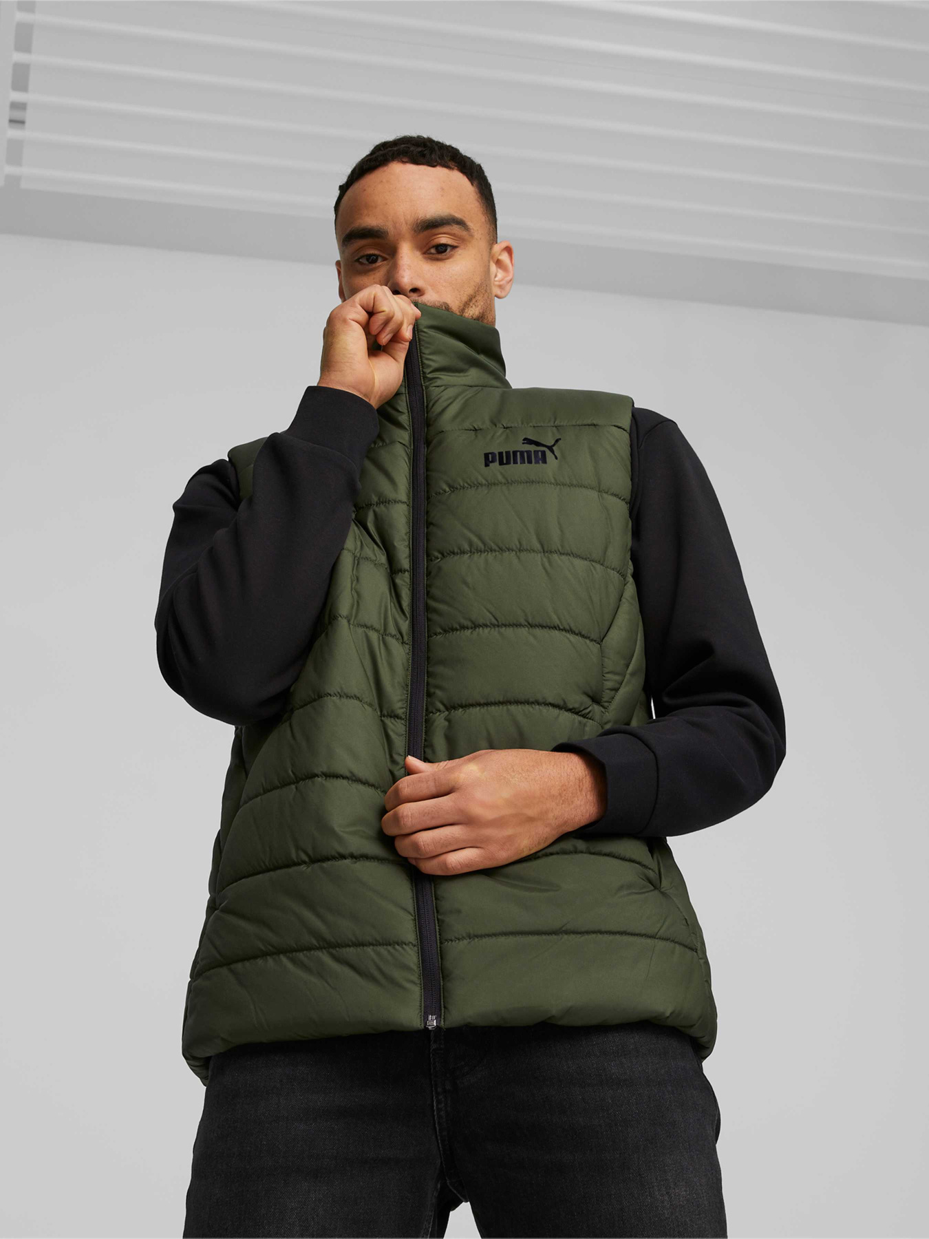 Жилет с утеплителем PUMA Ess Padded Vest модель 848939 Фото