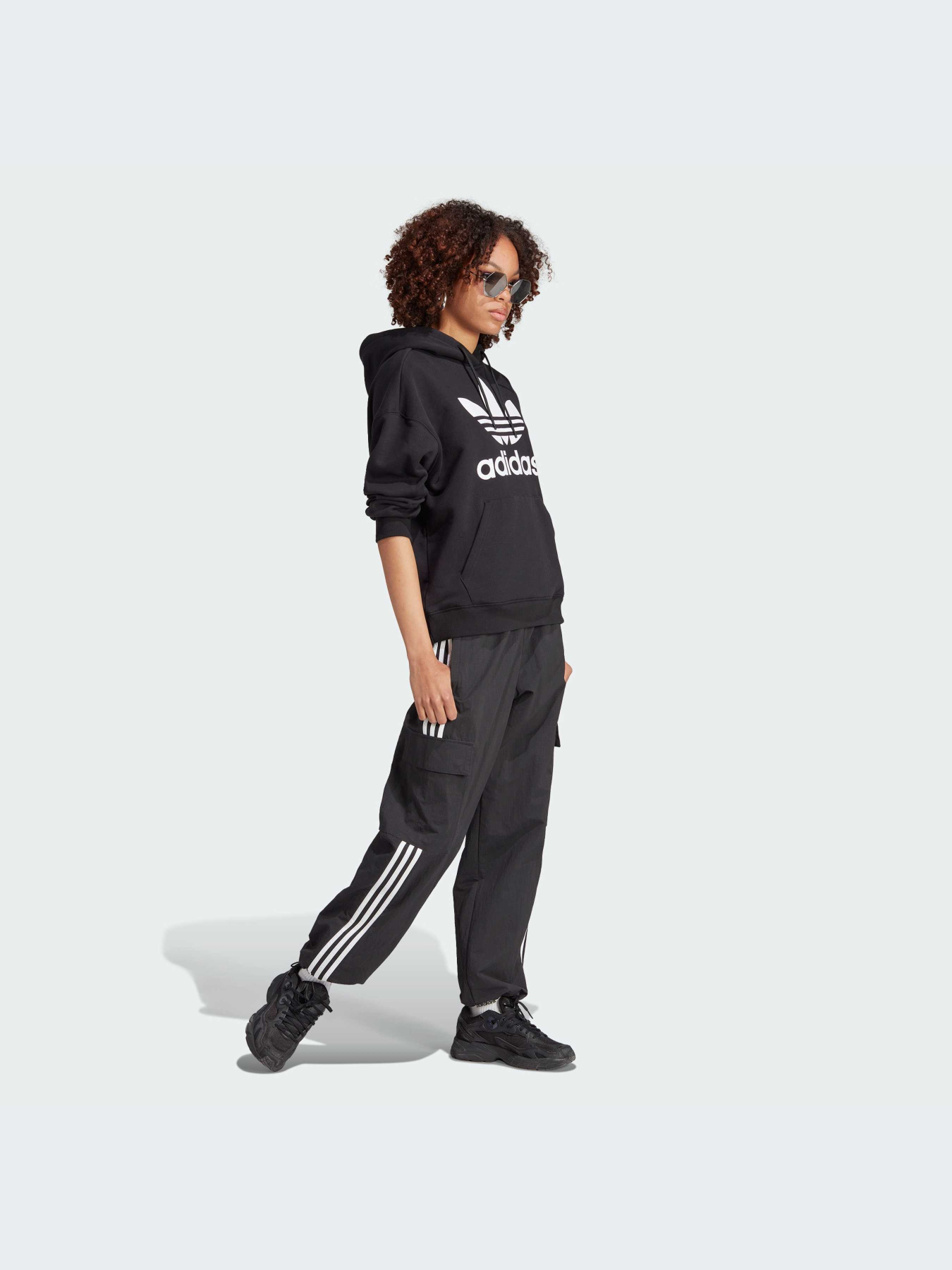 Худи и свитшоты Adidas Adicolor модель IK4058-KZ Фото