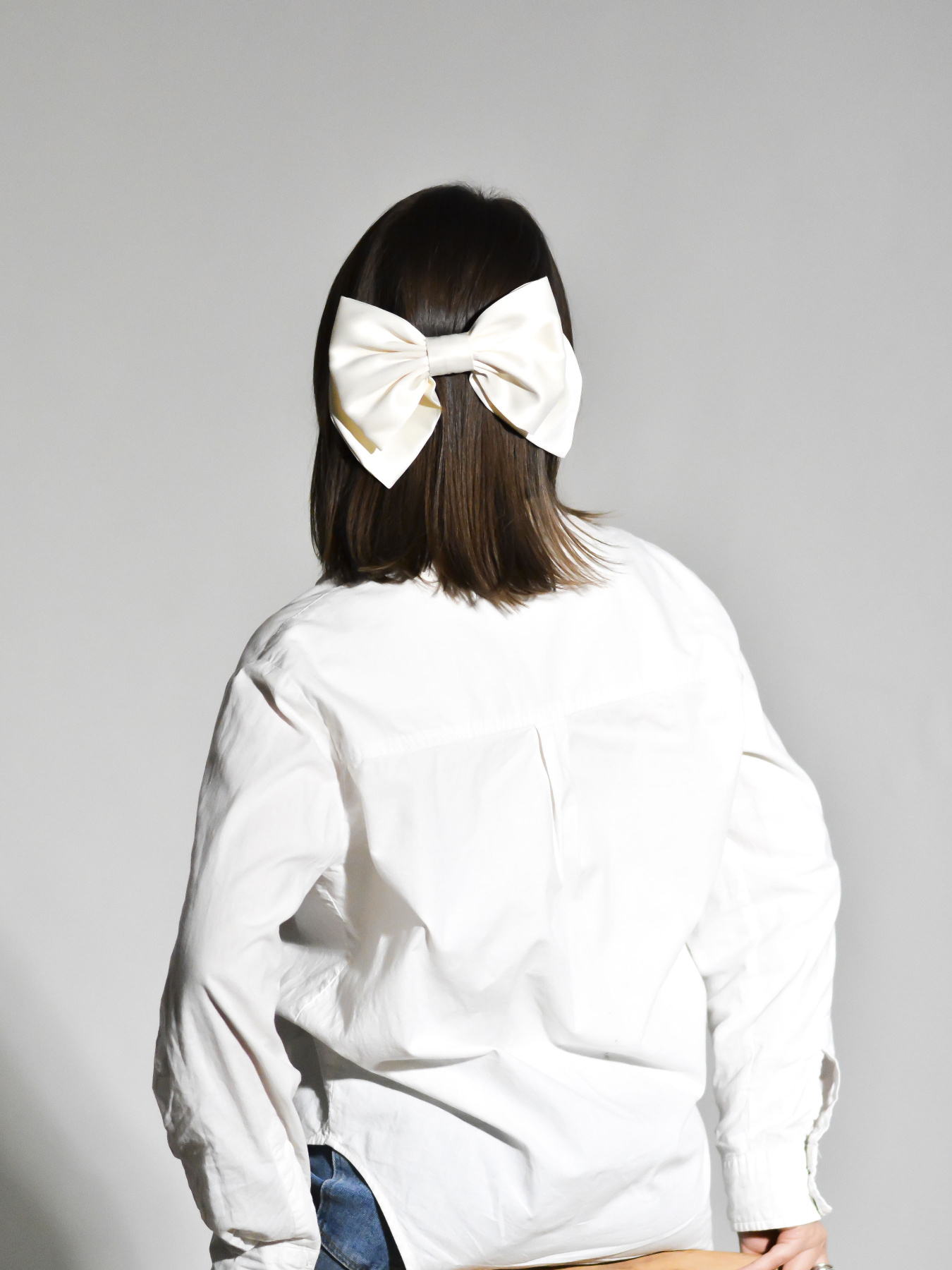 Білий великий бант, модний та стильний аксесуар шпилька для волосся MyScarf модель ba_0470 Фото