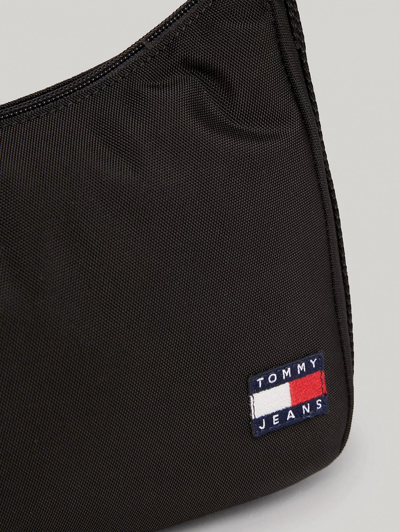 Сумки Tommy Hilfiger модель AW0AW15815-BDS Фото