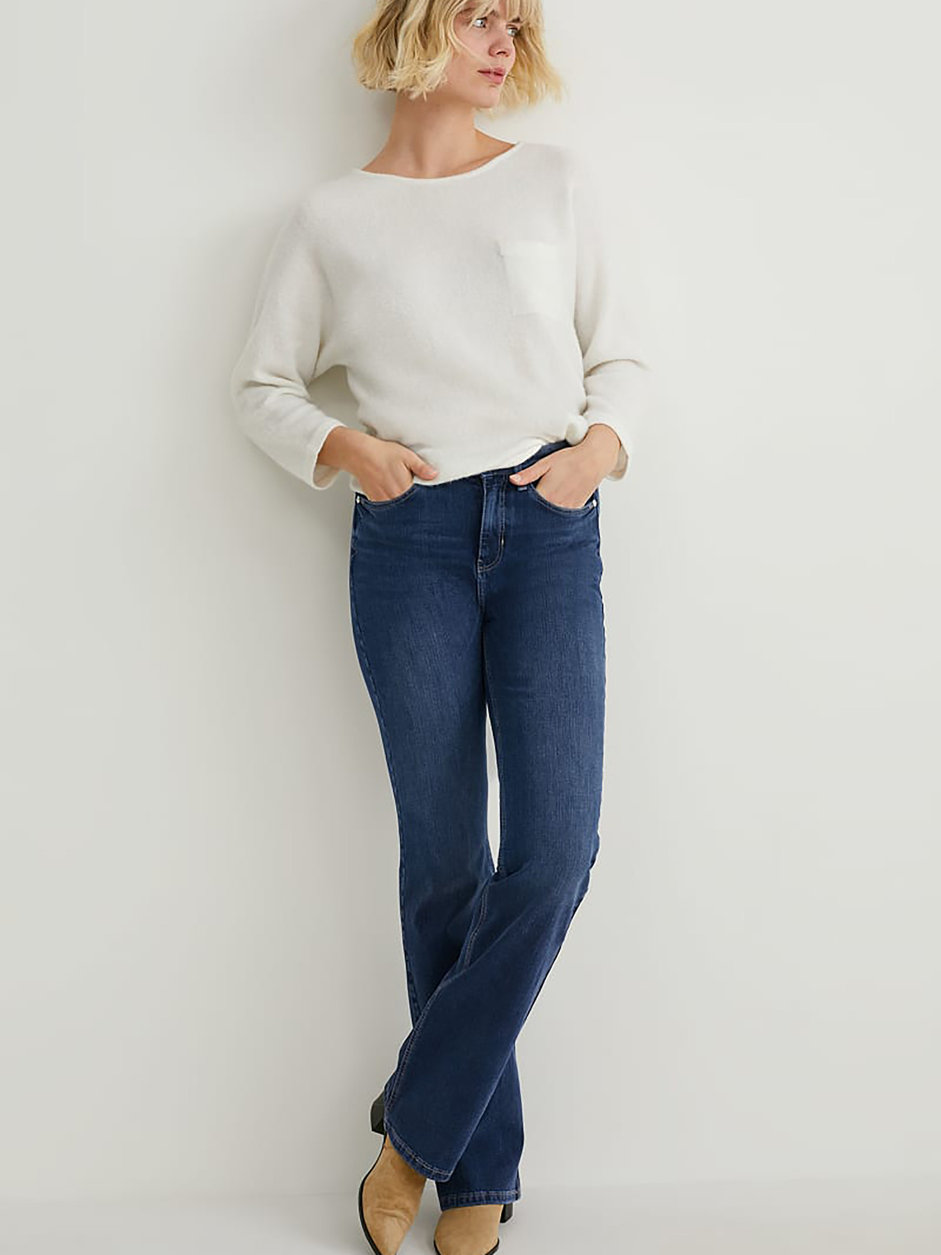 Расклешенные джинсы C&A модель 71853 Расклешенные джинсы C&A модель 71853 Фото