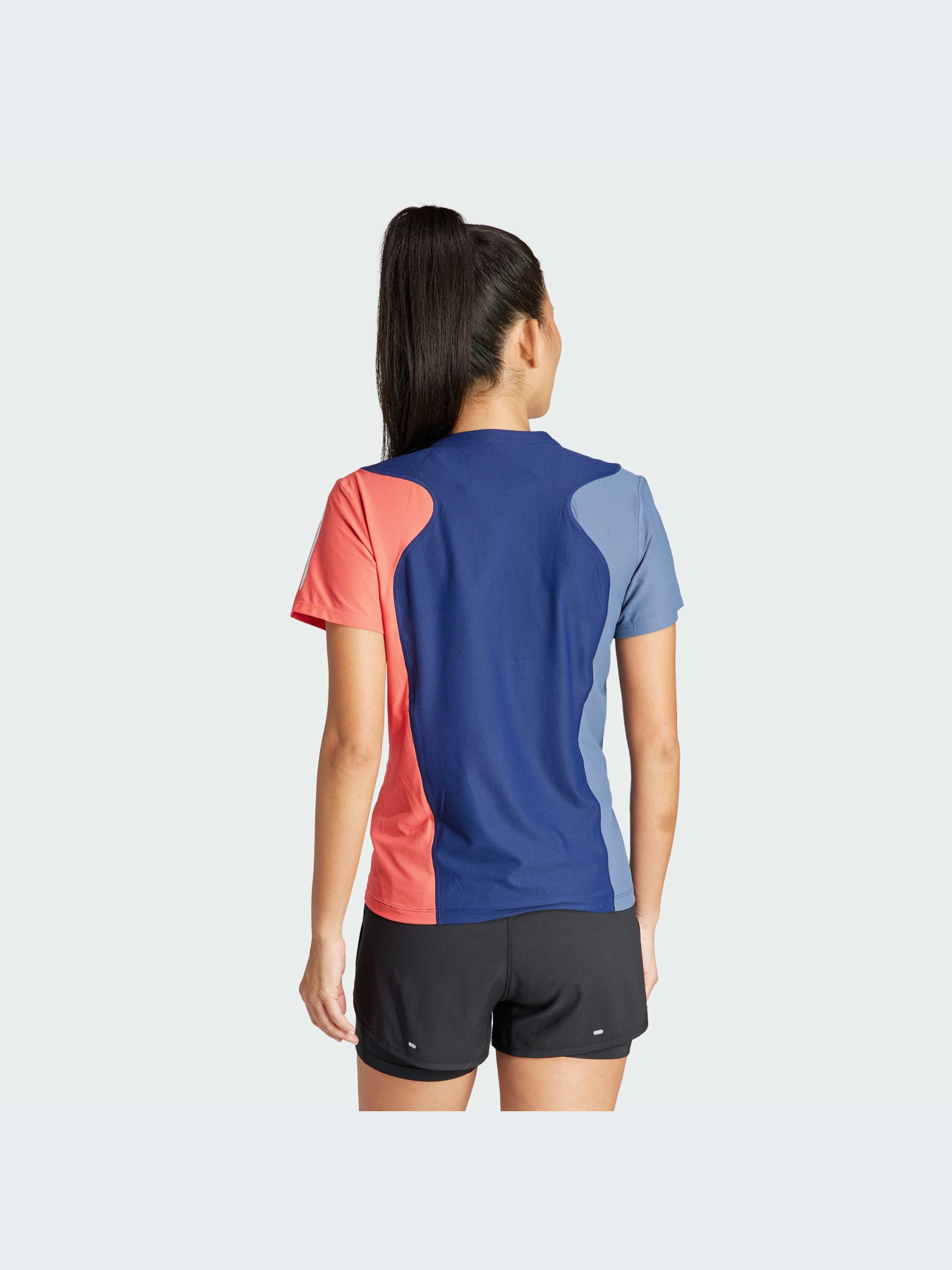 Спортивная футболка Adidas модель IK5008 Спортивная футболка Adidas модель IK5008 Фото