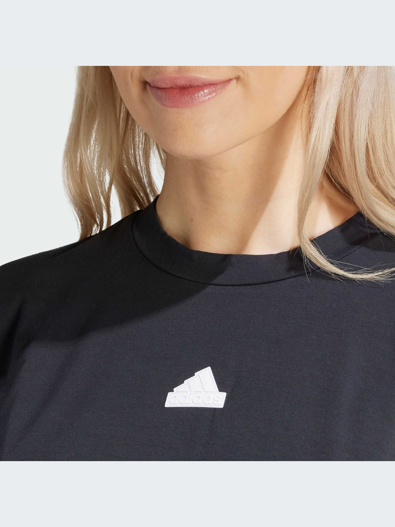 Топ Adidas модель IQ4830 Фото