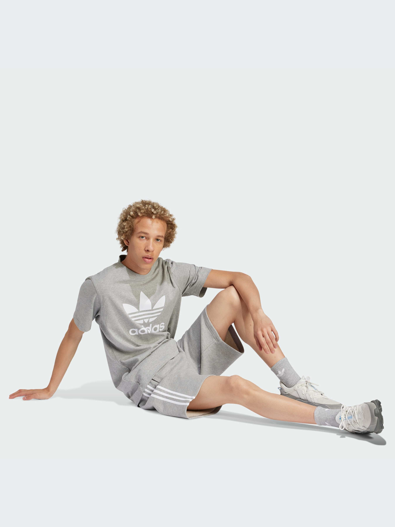 Повсякденні шорти Adidas Adicolor модель IU2340 Фото