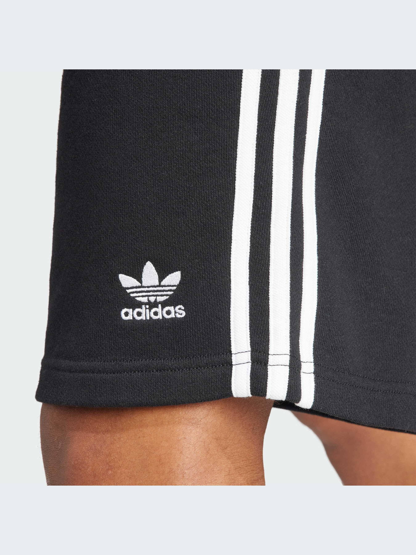 Повсякденні шорти Adidas Adicolor модель IU2337 Фото