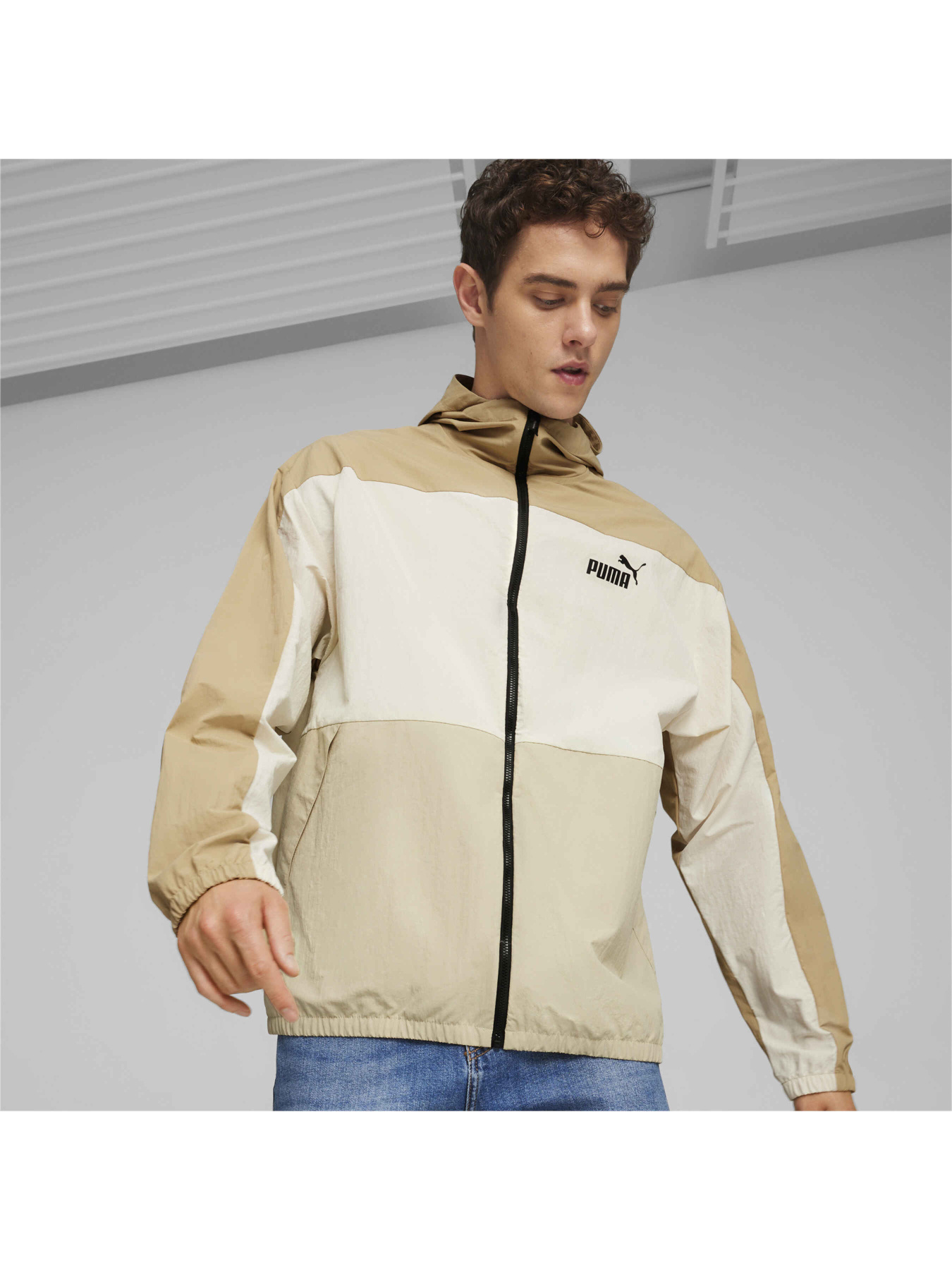 Вітровка PUMA Hooded Windbreaker модель 675387 Фото