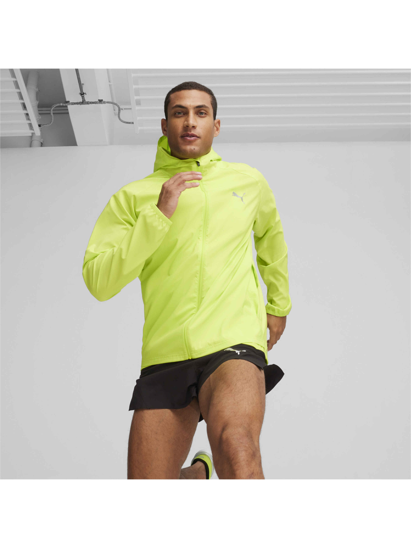 Вітровка PUMA Run Favorite Hooded Jacket модель 523154 Фото