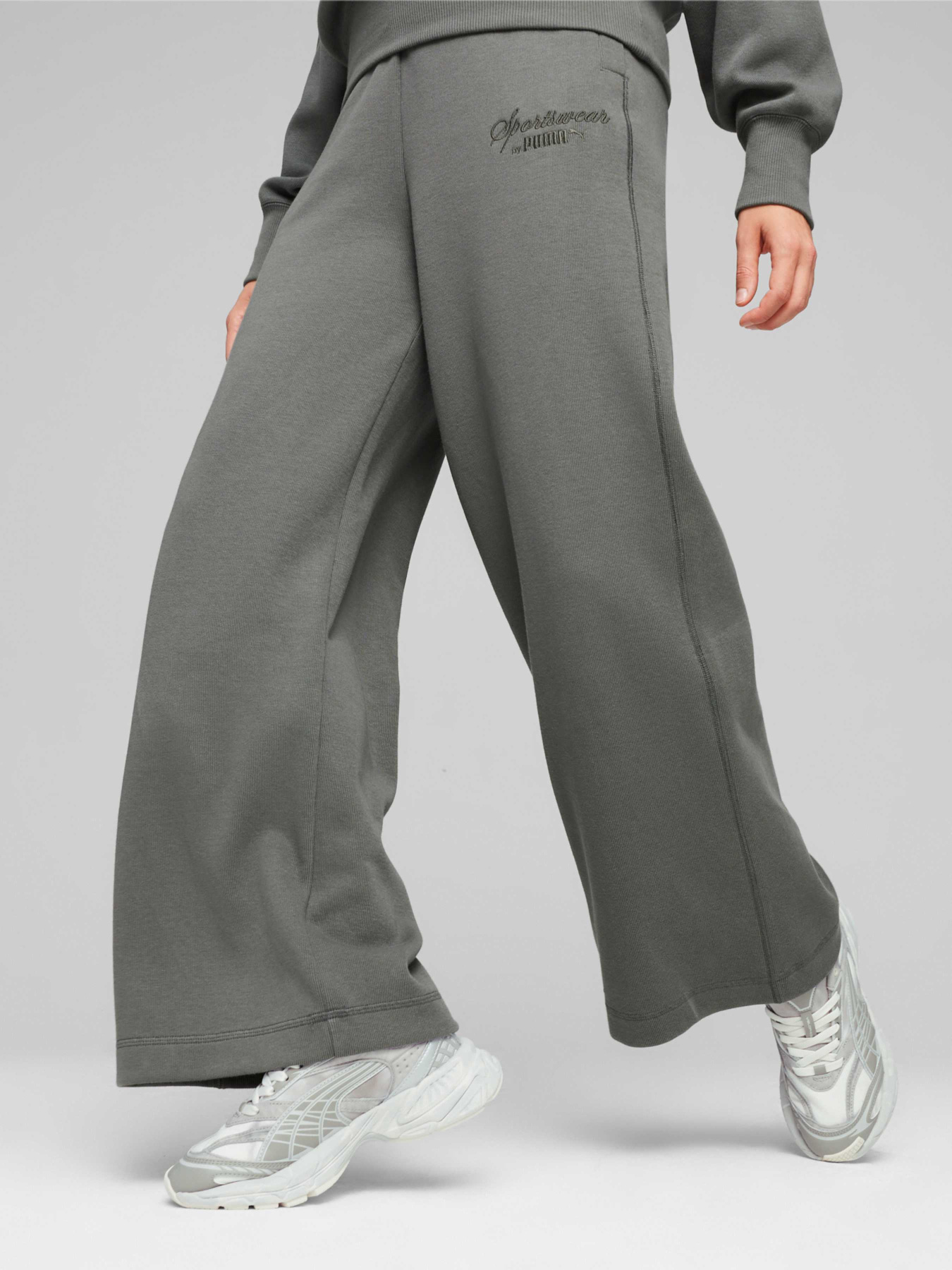 Штани спортивні PUMA Classics+ Relaxed Sweatpants модель 624274 Фото