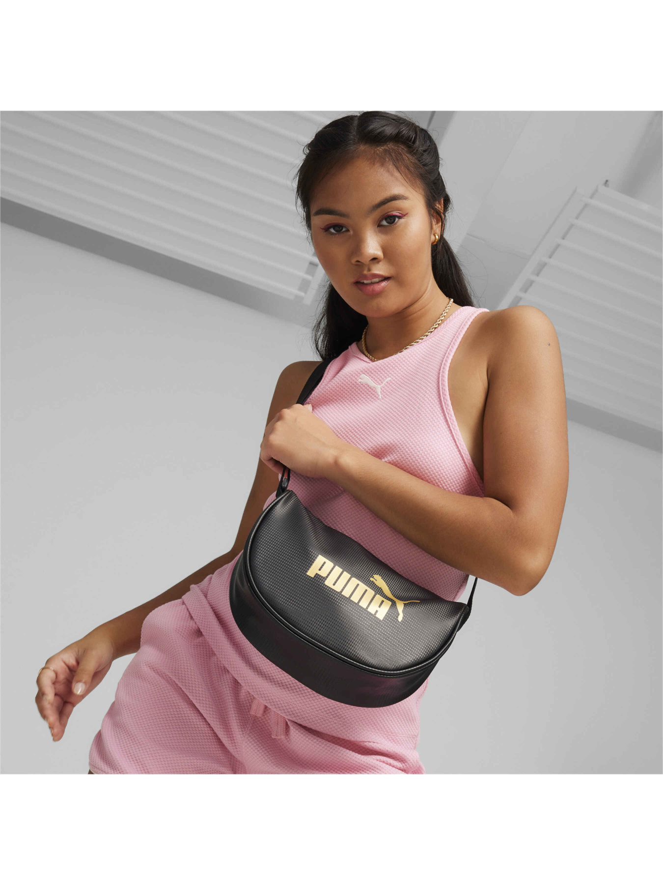 Кросс-боди PUMA Core Up Half Moon Bag модель 090282 Фото