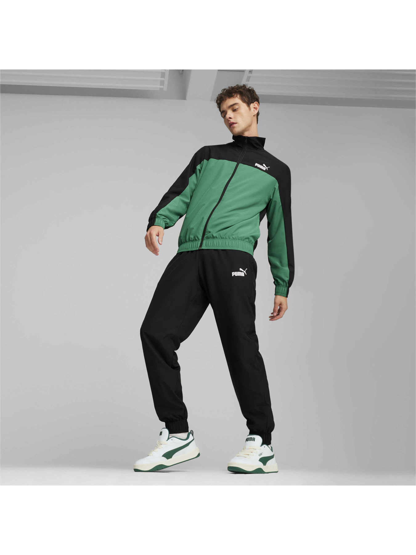 Спортивный костюм PUMA Woven Tracksuit модель 678887 Фото