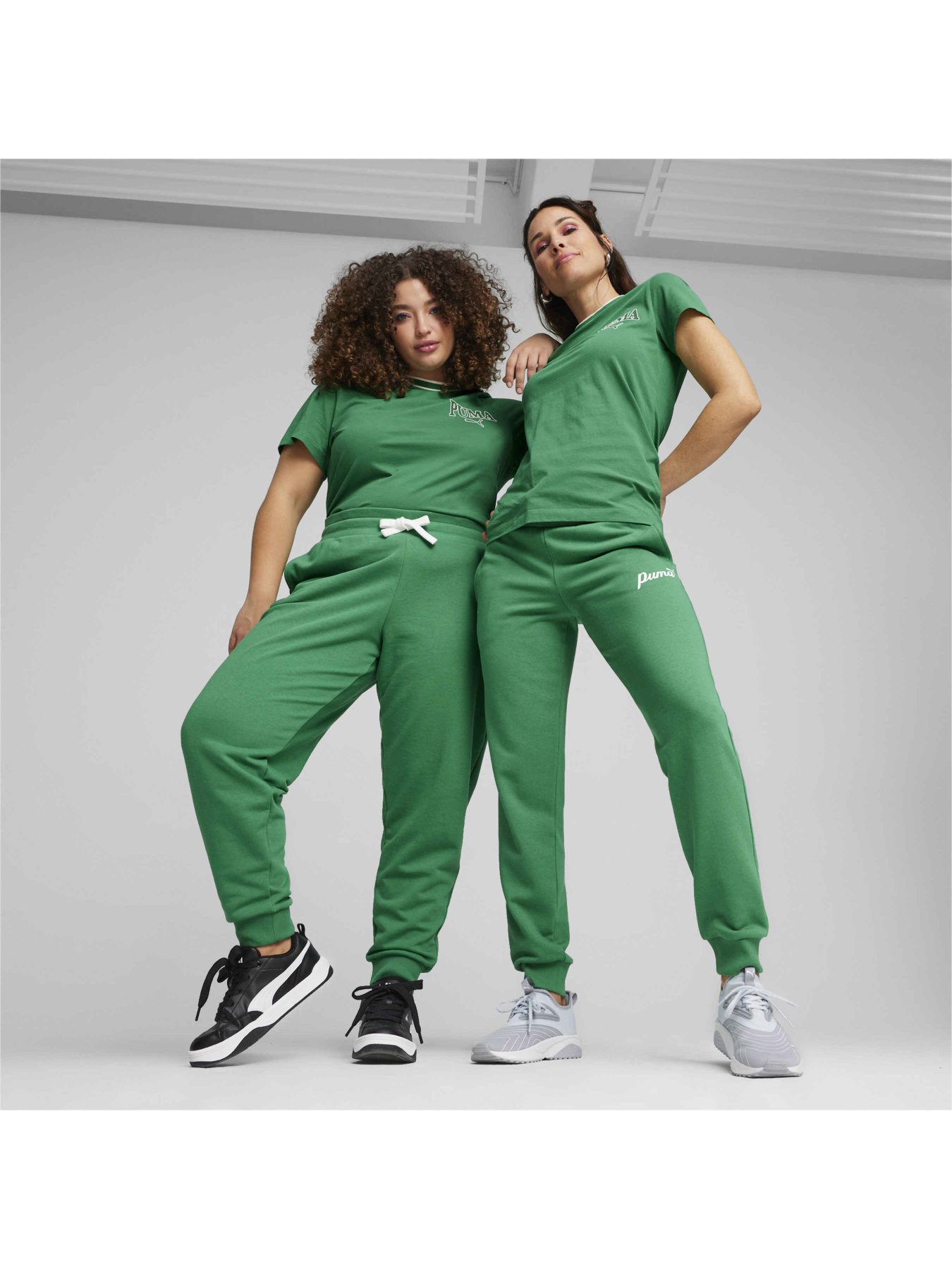 Штаны спортивные PUMA Ess+ Script Pants Tr модель 679350 Фото