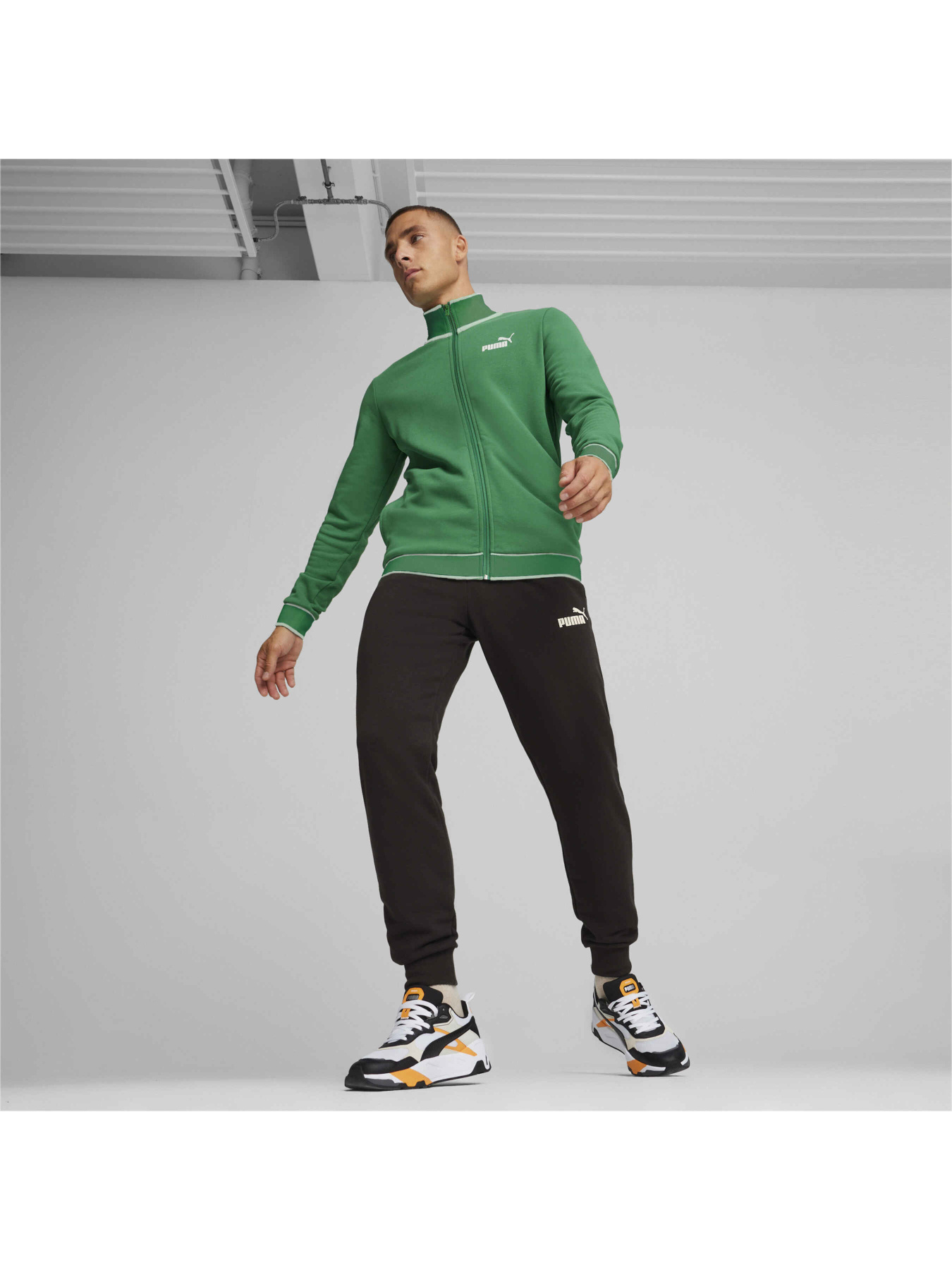 Спортивный костюм PUMA Sweat Tracksuit модель 678889 Фото