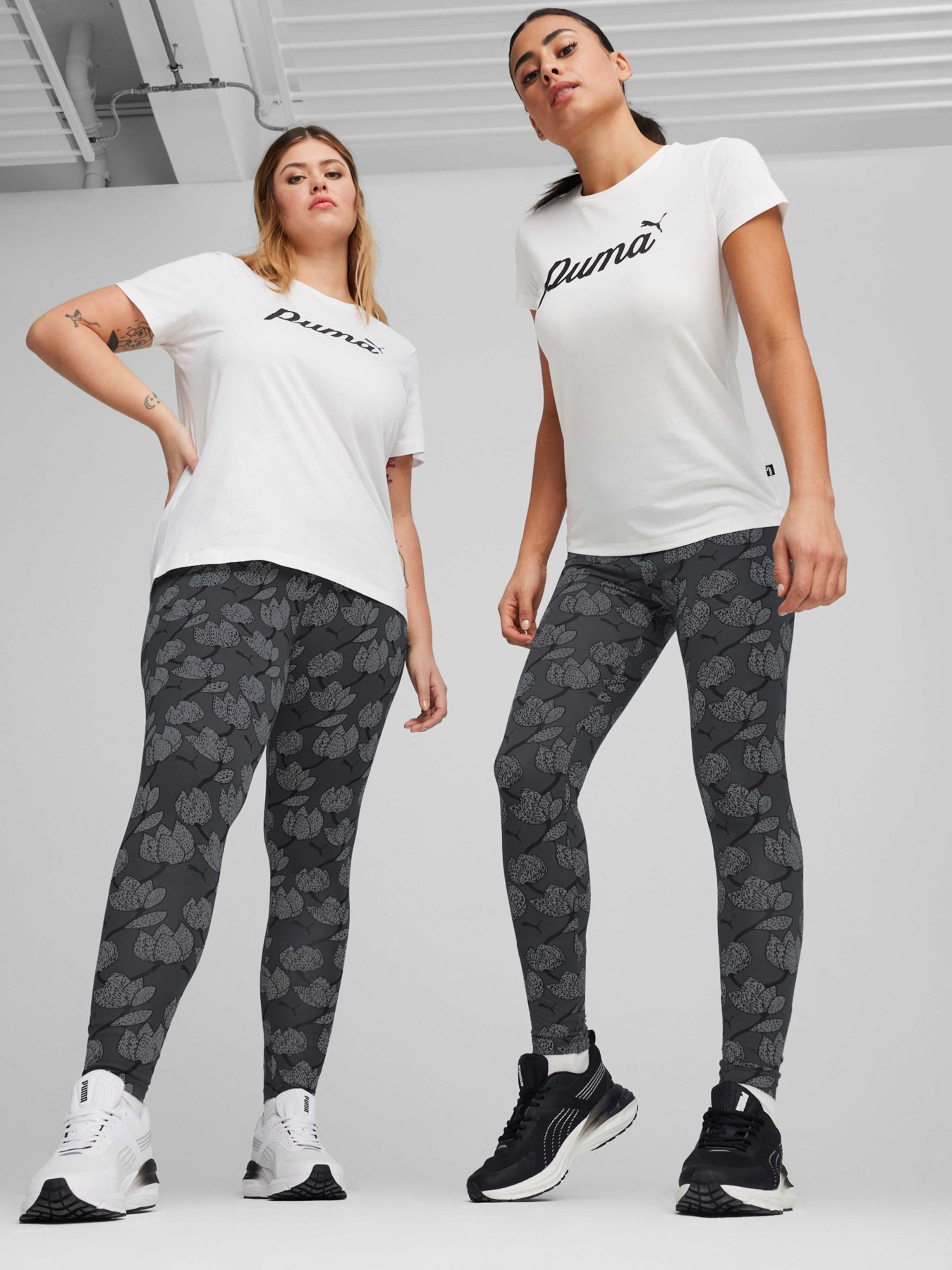 Футболка PUMA Ess+ Script Tee модель 679315 Фото