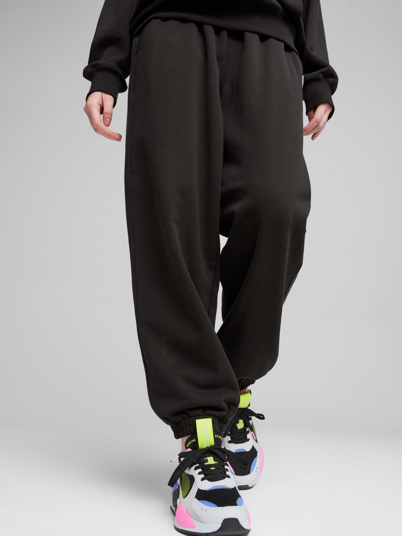 Штани спортивні PUMA Downtown Relaxed Sweatpants модель 624365 Фото