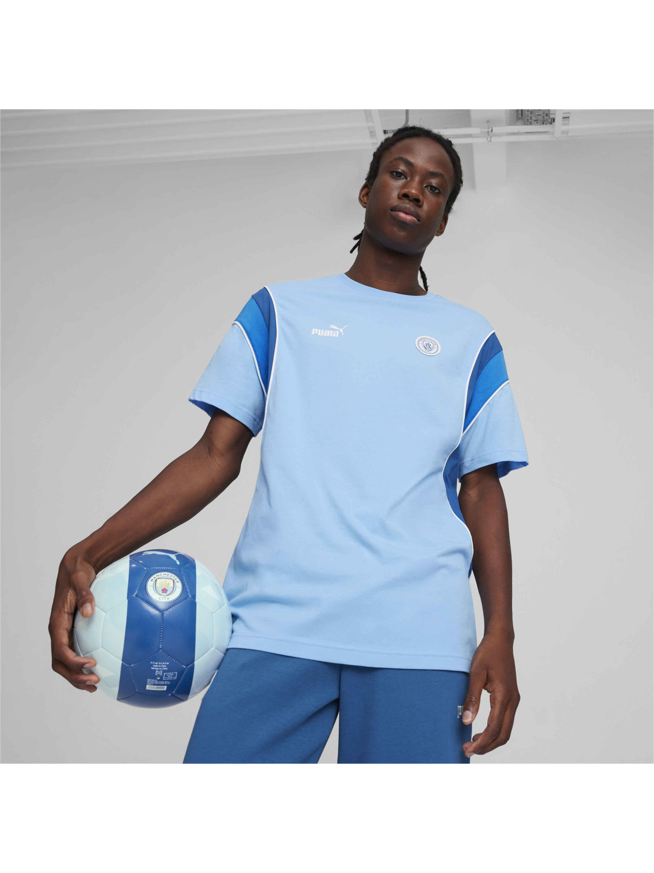 Спортивная футболка PUMA Mcfc Ftblarchive Tee модель 774389 Спортивная футболка PUMA Mcfc Ftblarchive Tee модель 774389 Фото