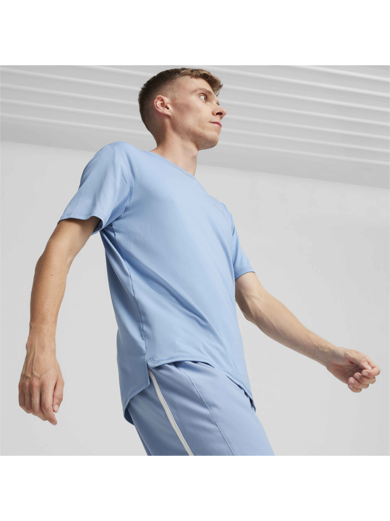 Спортивная футболка PUMA Run Cloudspun Ss Tee модель 524989 Спортивная футболка PUMA Run Cloudspun Ss Tee модель 524989 Фото