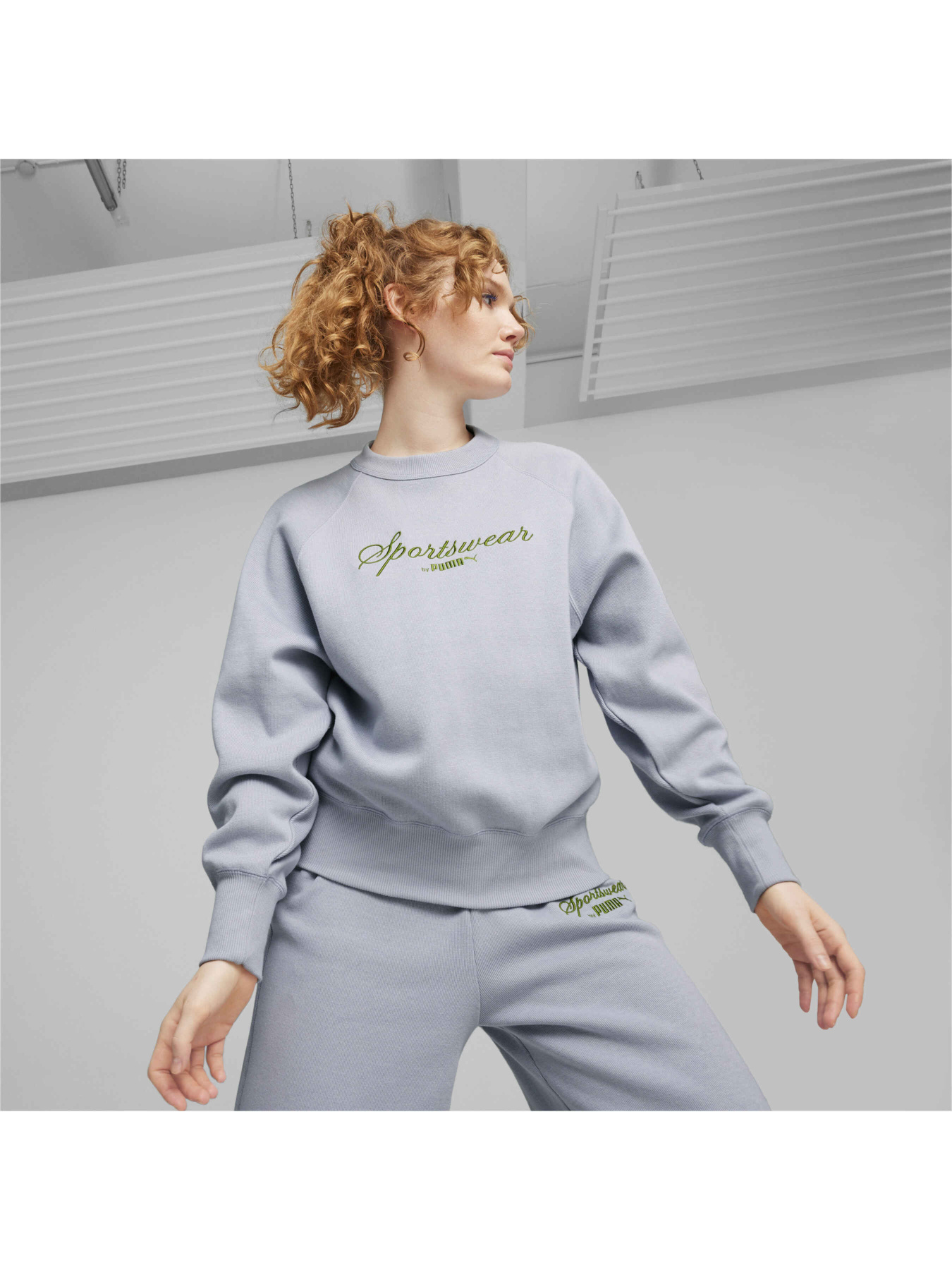 Свитшот PUMA Classics+ Relaxed Crew модель 624289 Фото