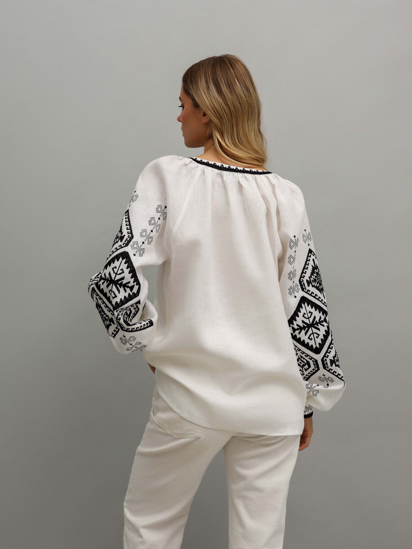 Вышитая рубашка Svarga модель SV-FD00569-1111-10039 Фото