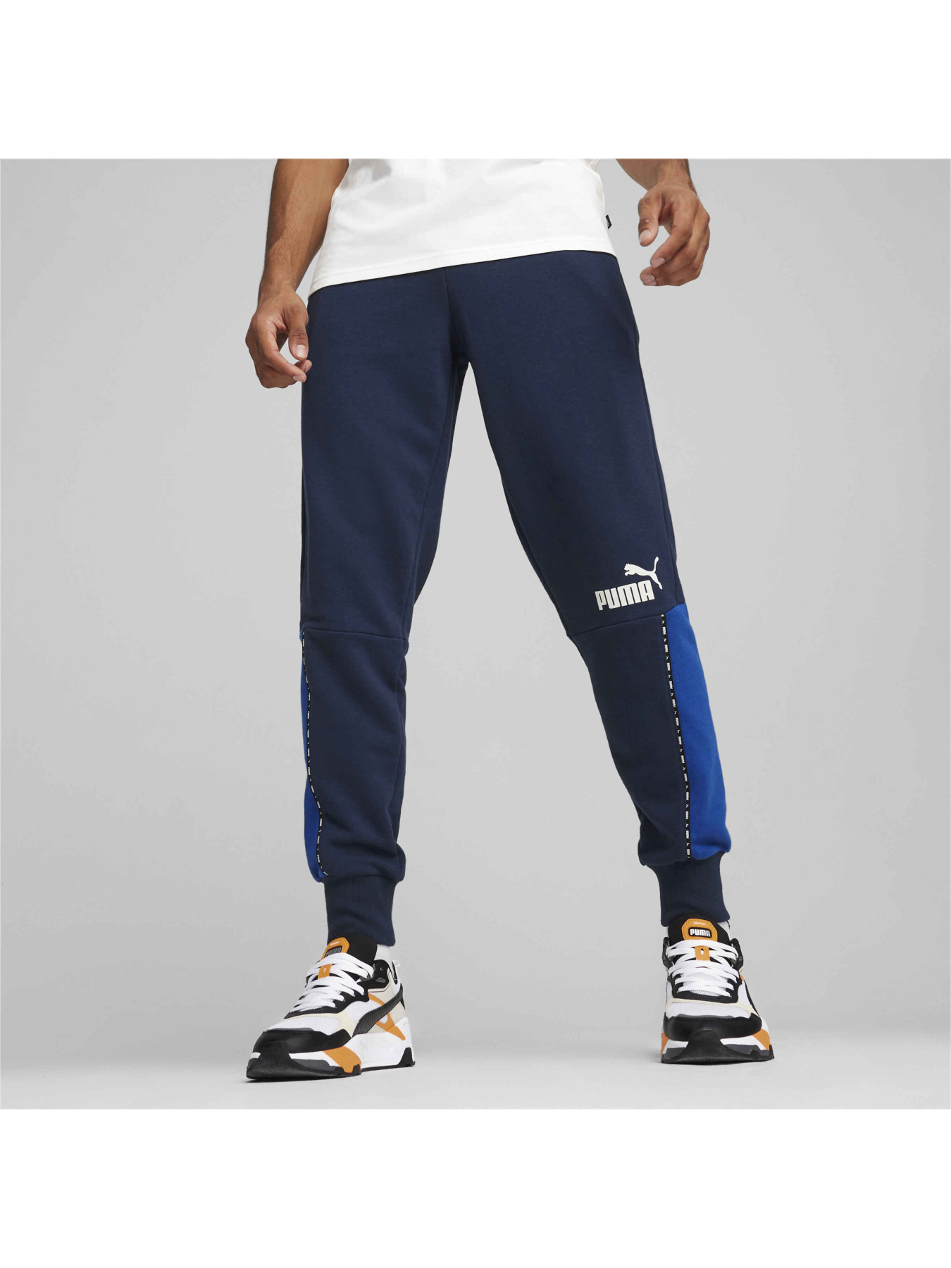 Спортивні штани PUMA Ess Block x Tape Sweatpants модель 675172 Фото