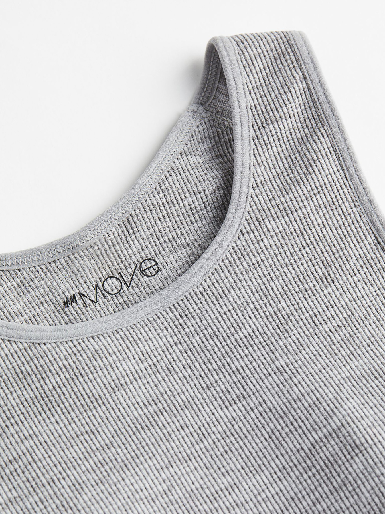 Спортивный топ H&M модель 71958 Спортивный топ H&M модель 71958 Фото